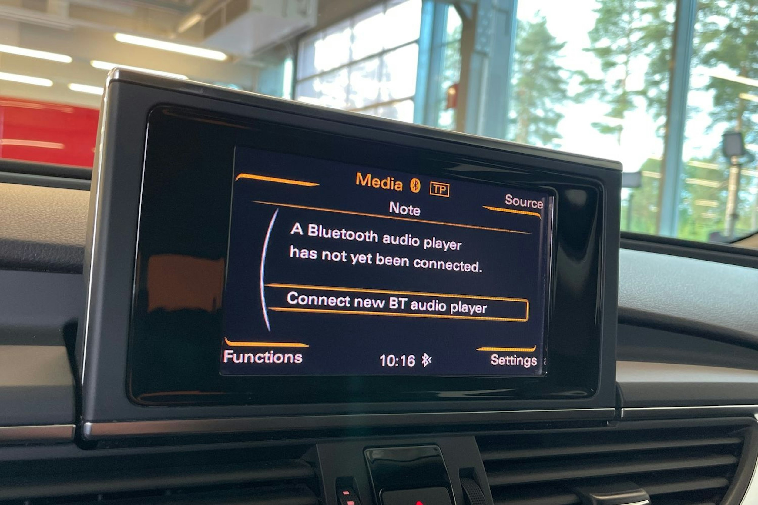 Valkoinen Audi A6 2014 kuva 23.