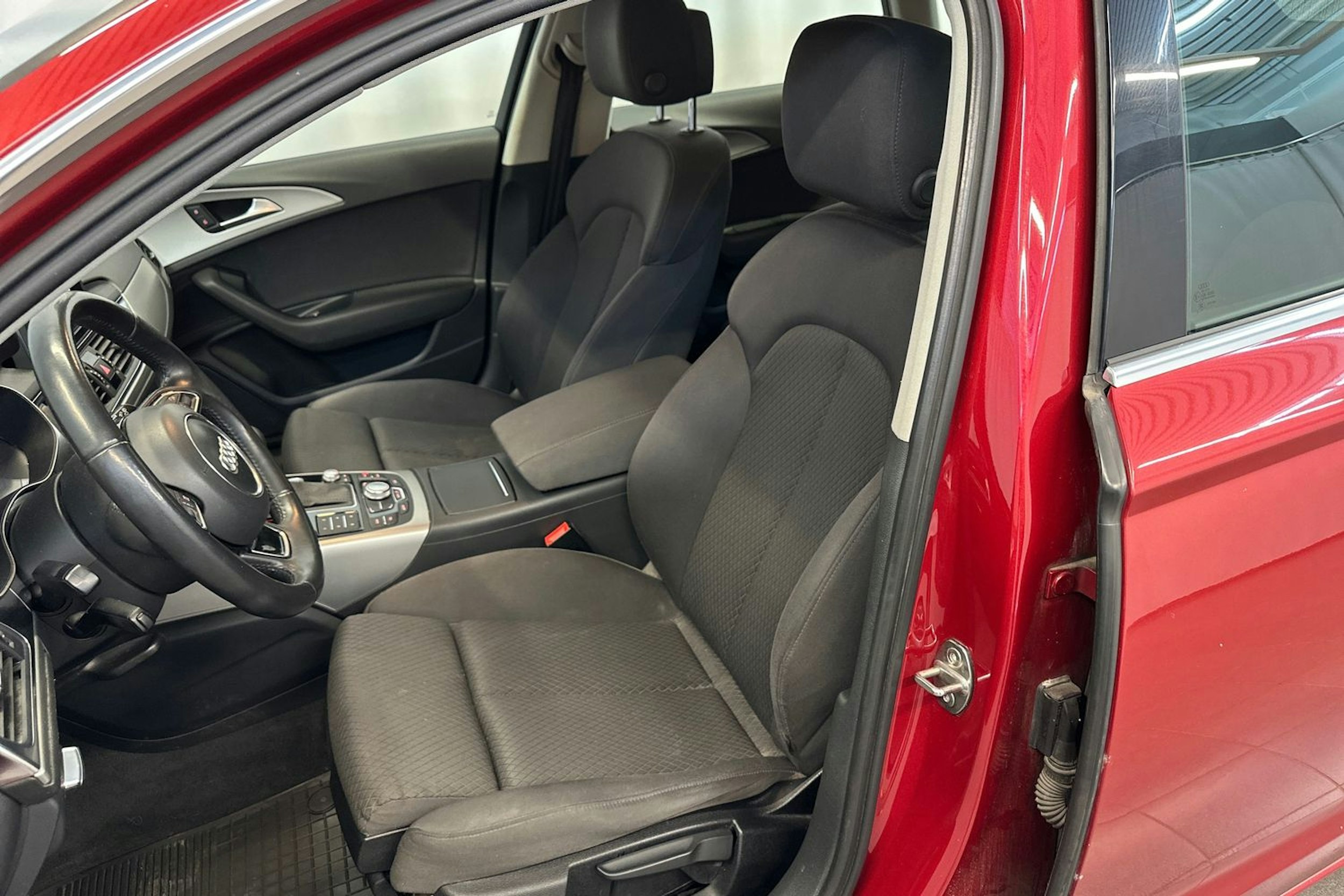 punainen Audi A6 2014 kuva 14.