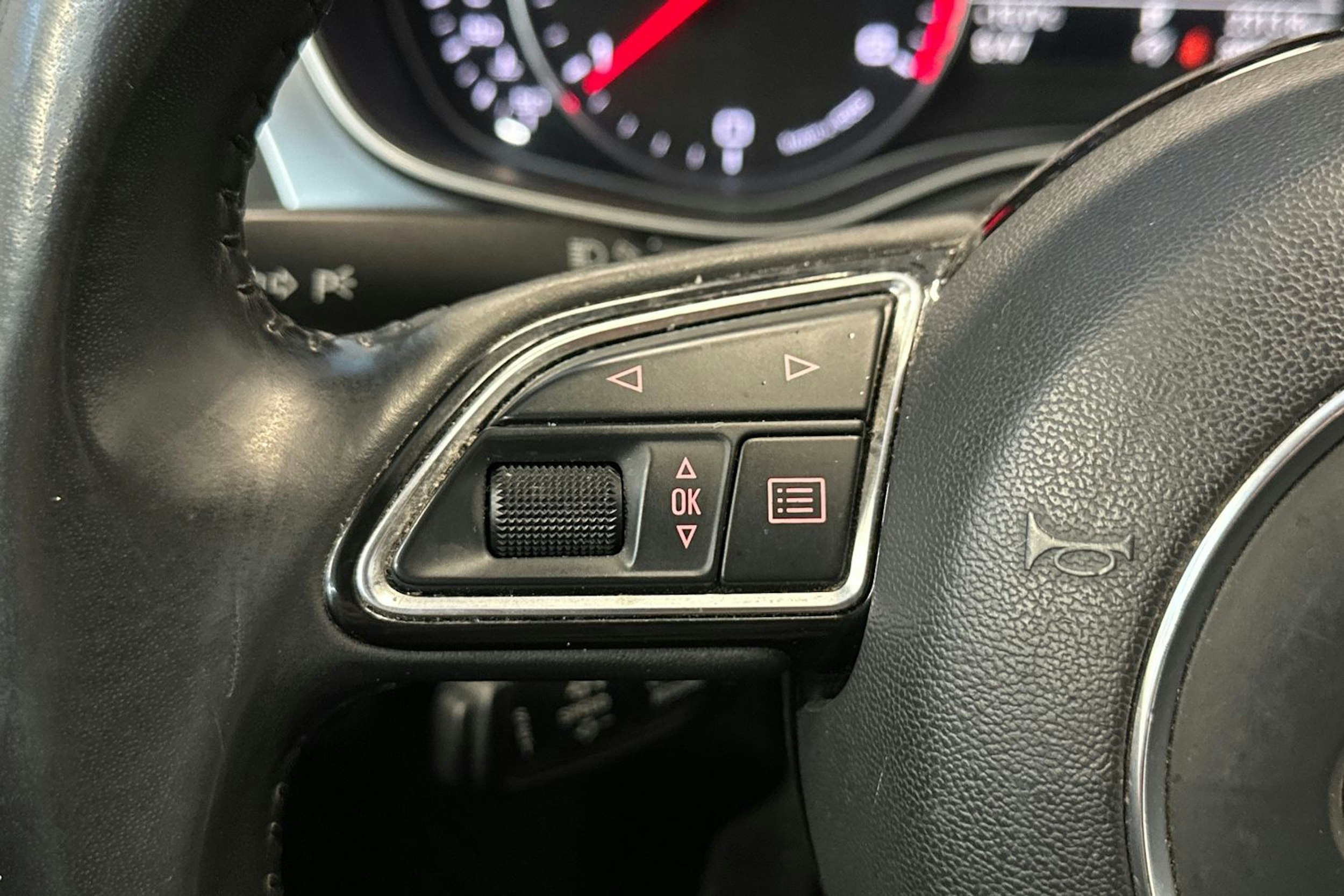 punainen Audi A6 2014 kuva 18.