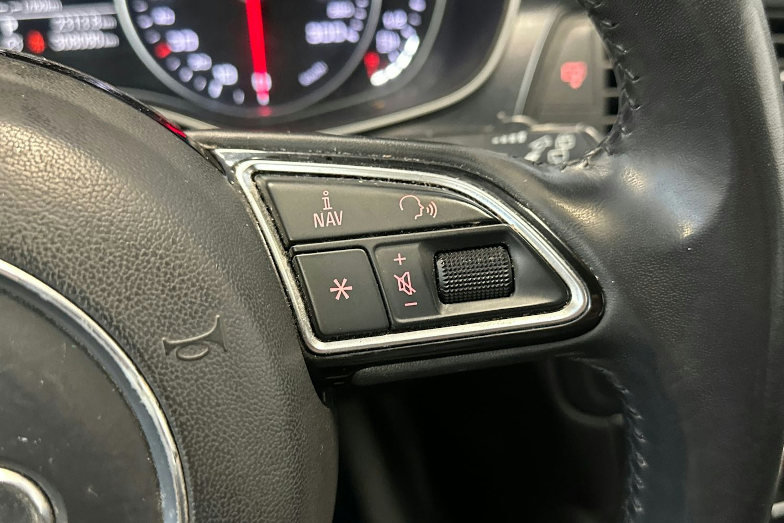 punainen Audi A6 2014 kuva 19.