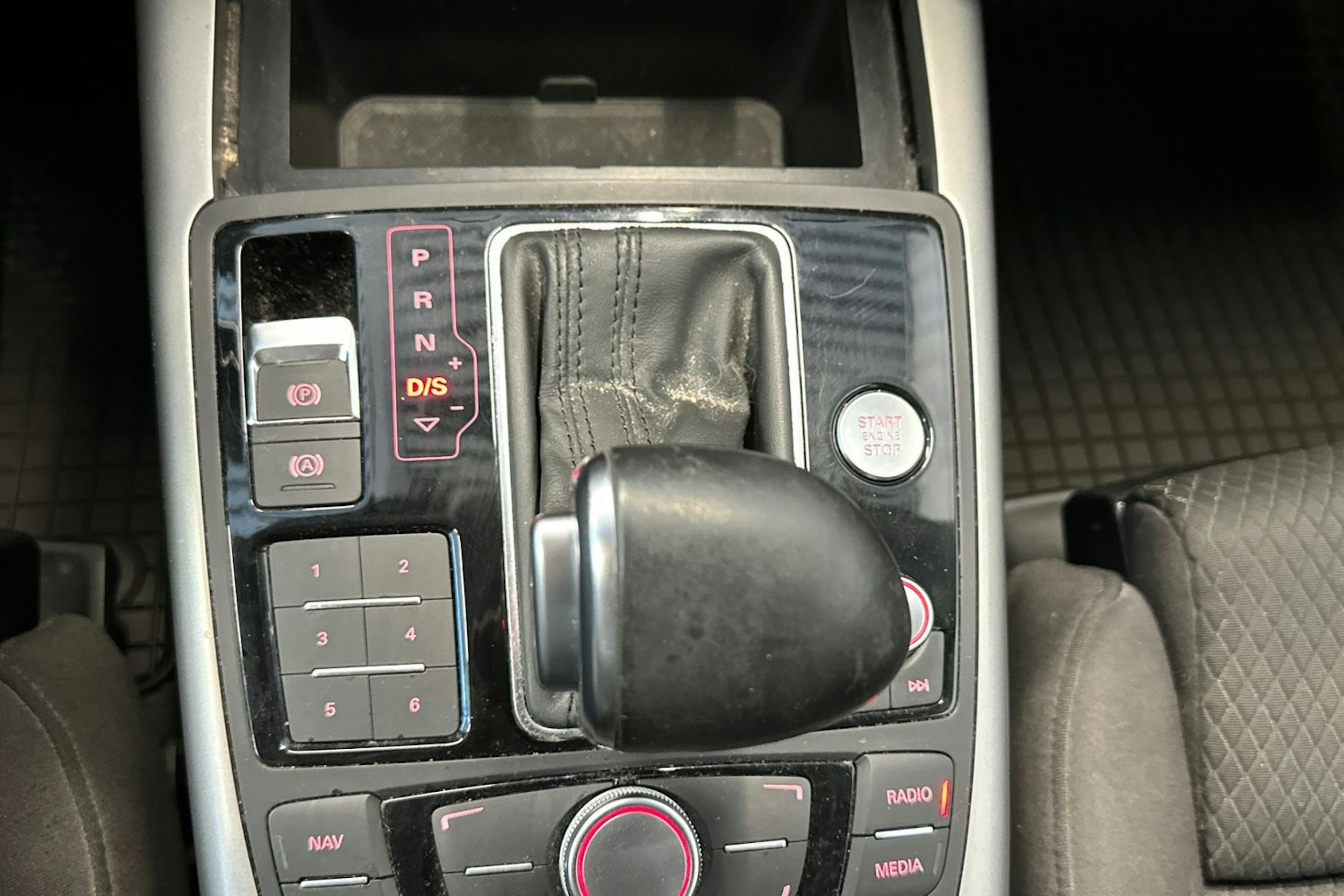 punainen Audi A6 2014 kuva 23.