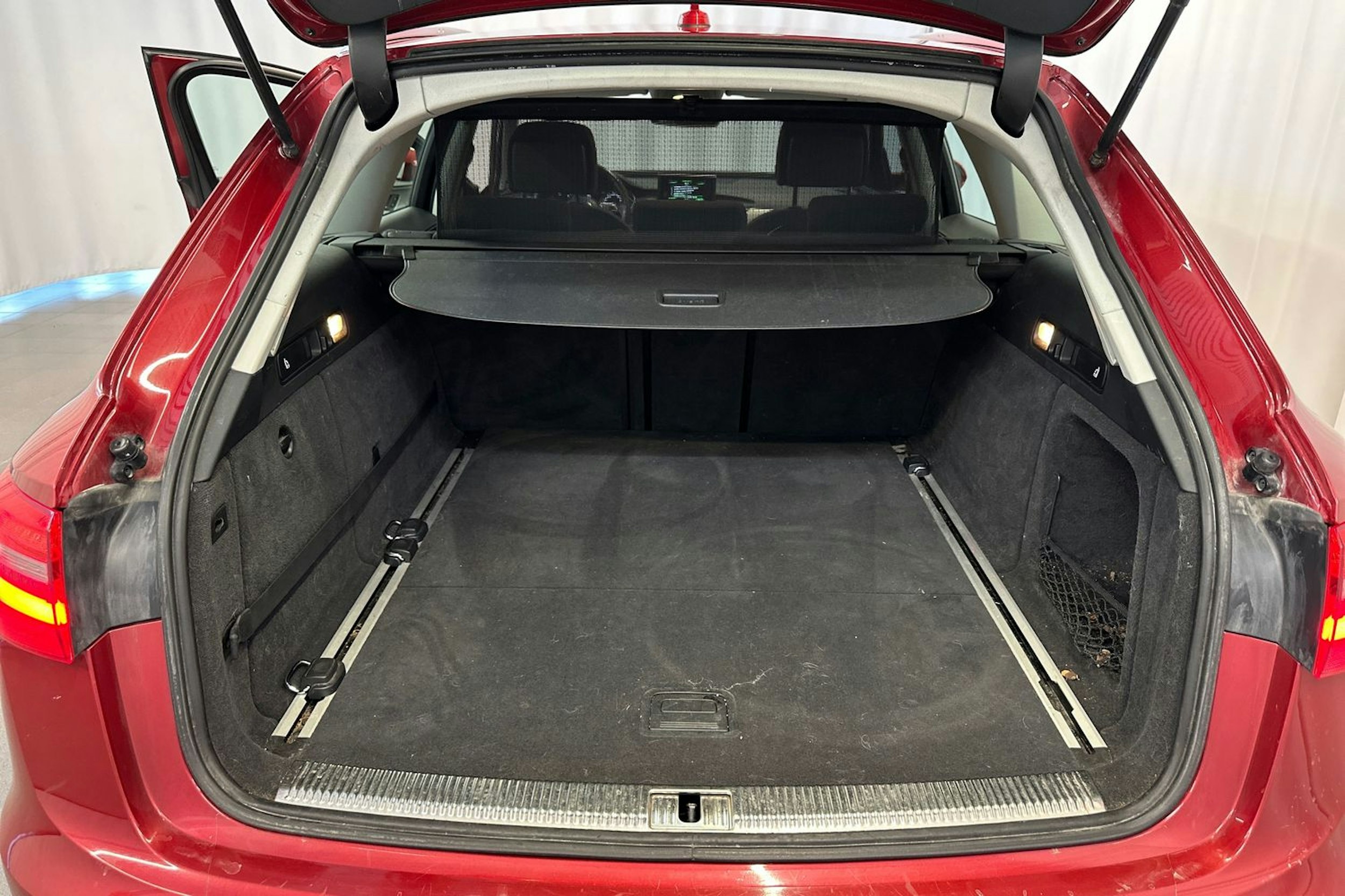 punainen Audi A6 2014 kuva 26.