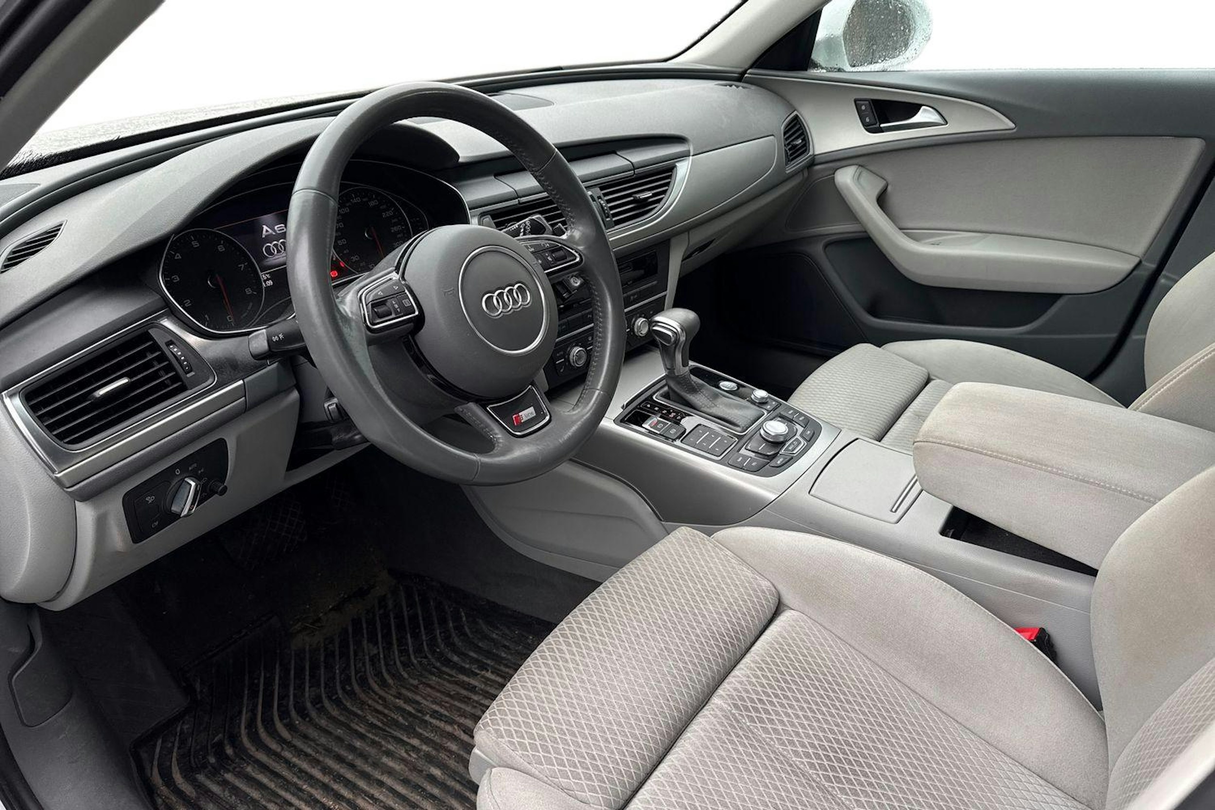 valkoinen Audi A6 2014 kuva 3.