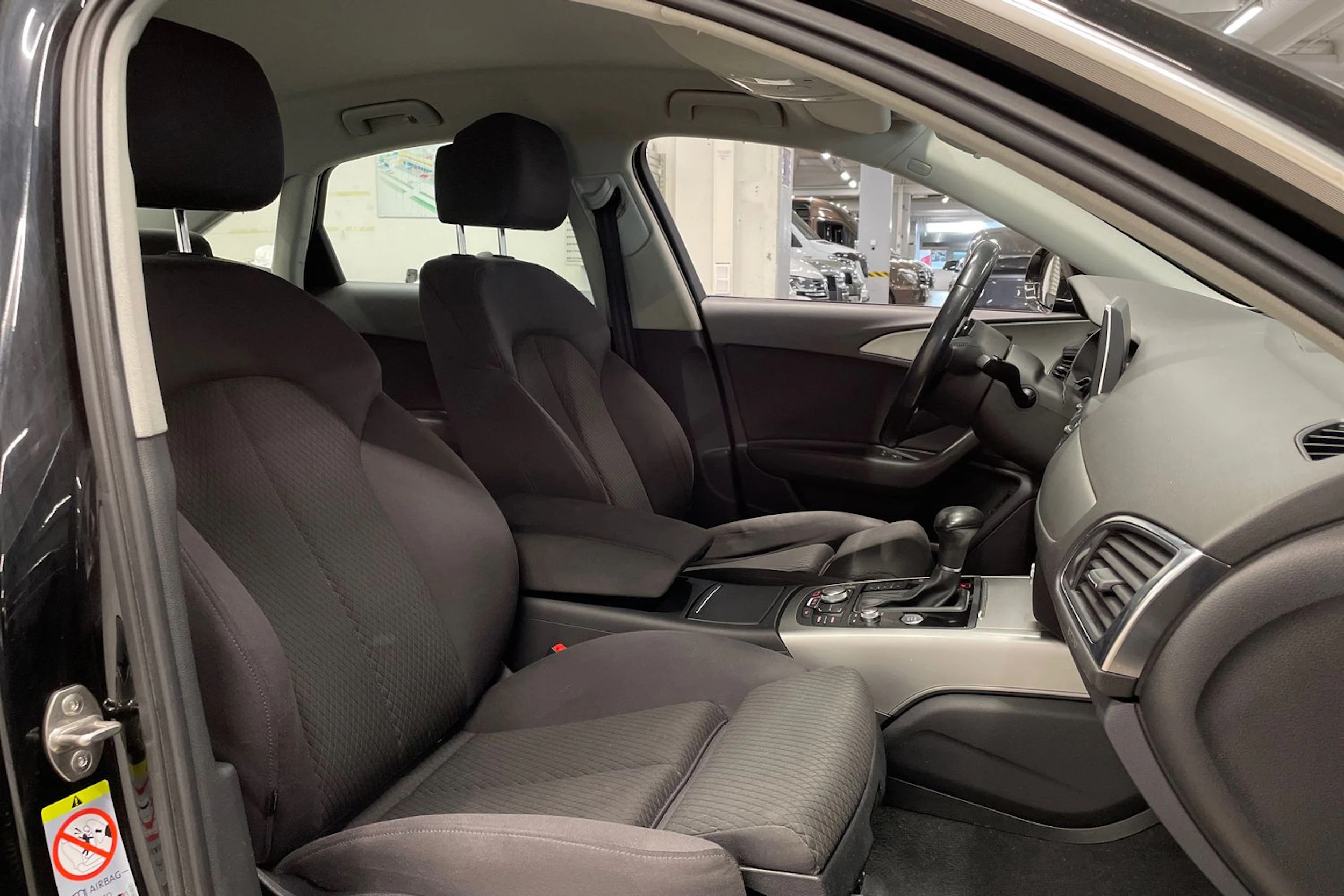 musta Audi A6 2014 kuva 23.