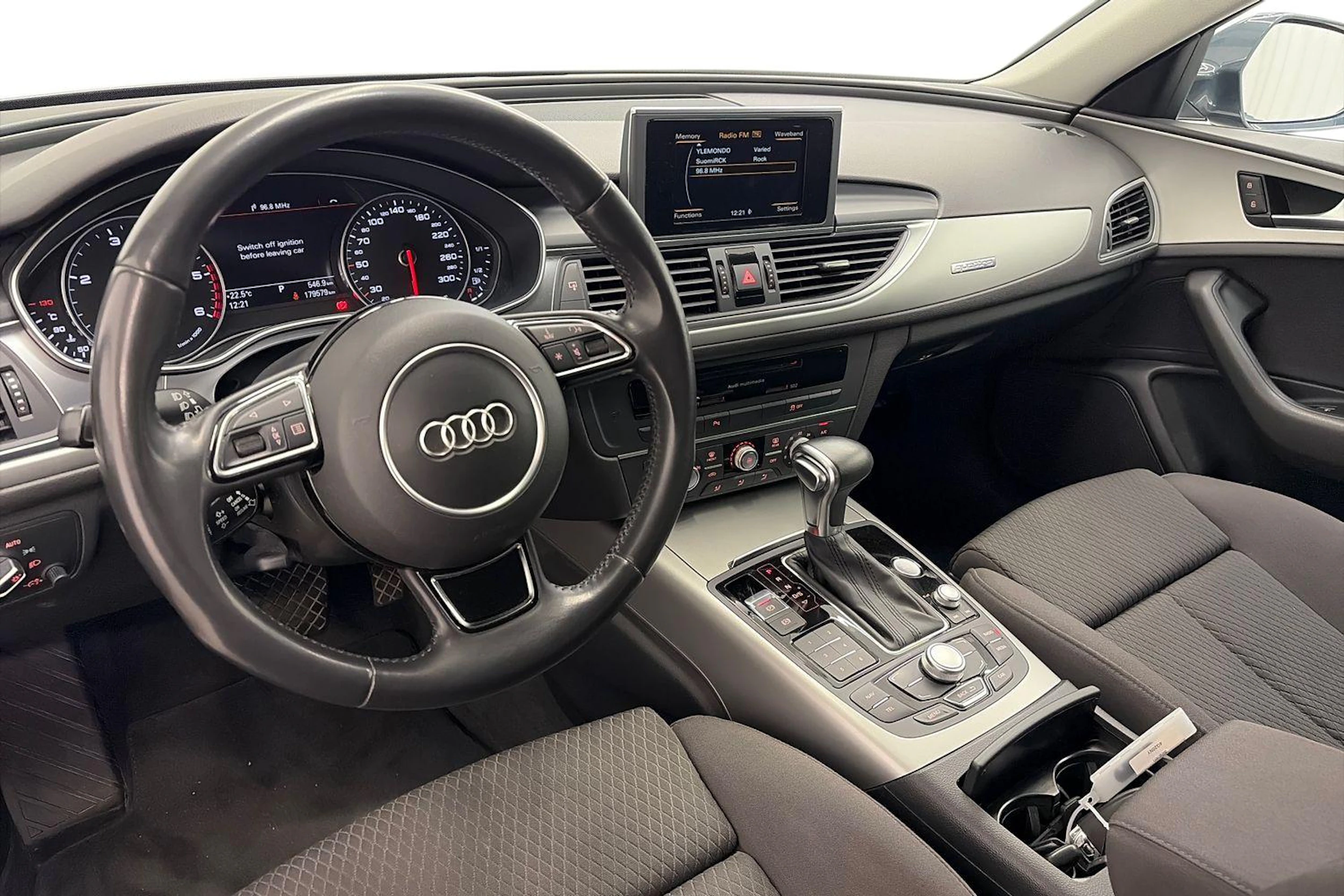sininen Audi A6 2014 kuva 6.
