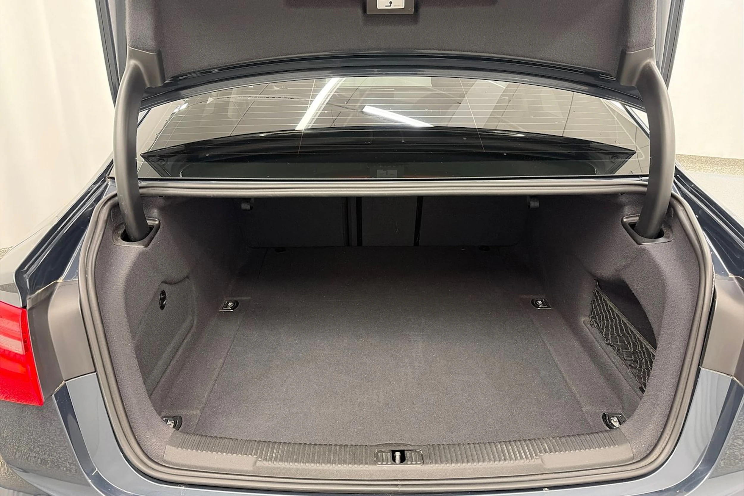 sininen Audi A6 2014 kuva 11.