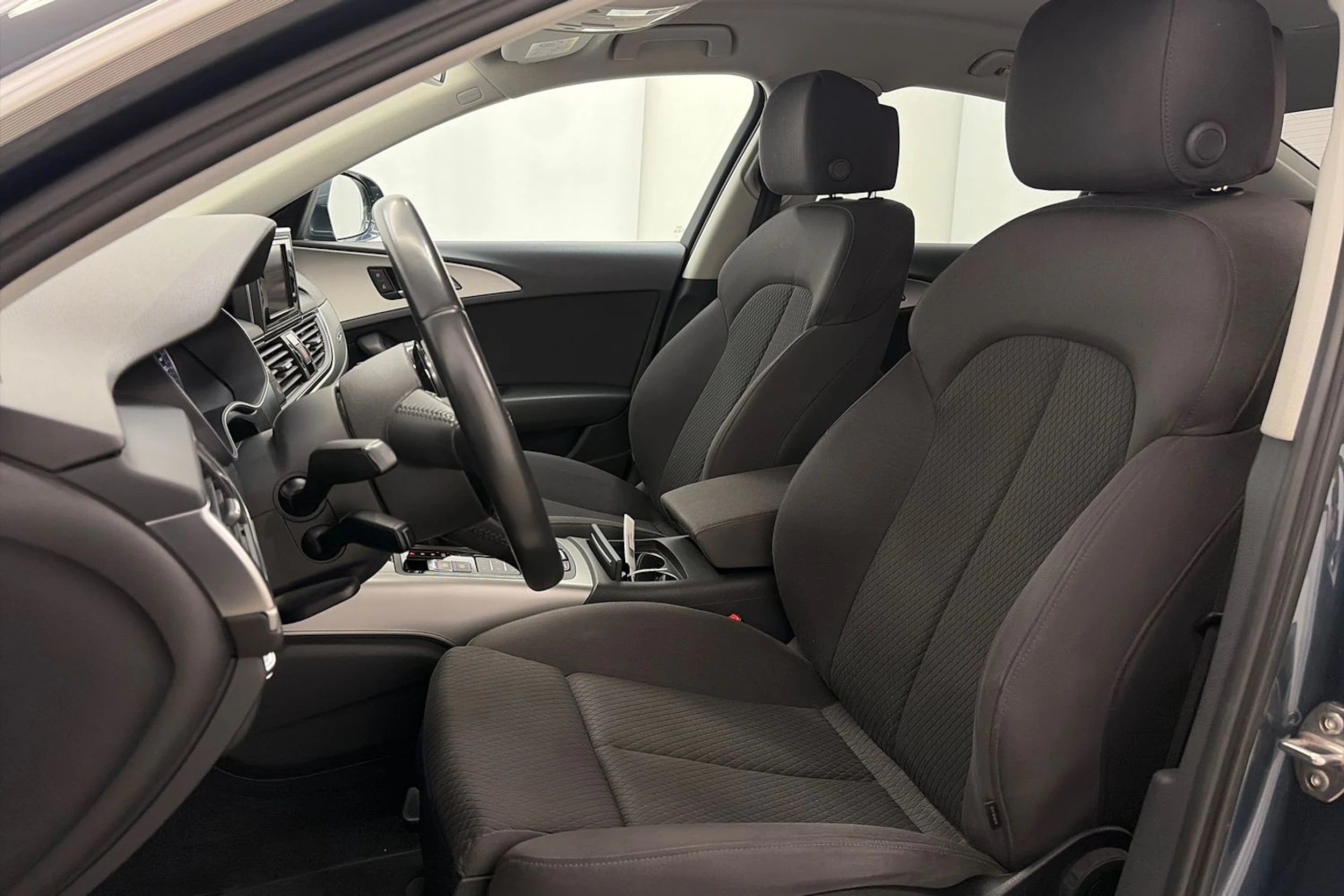 sininen Audi A6 2014 kuva 13.