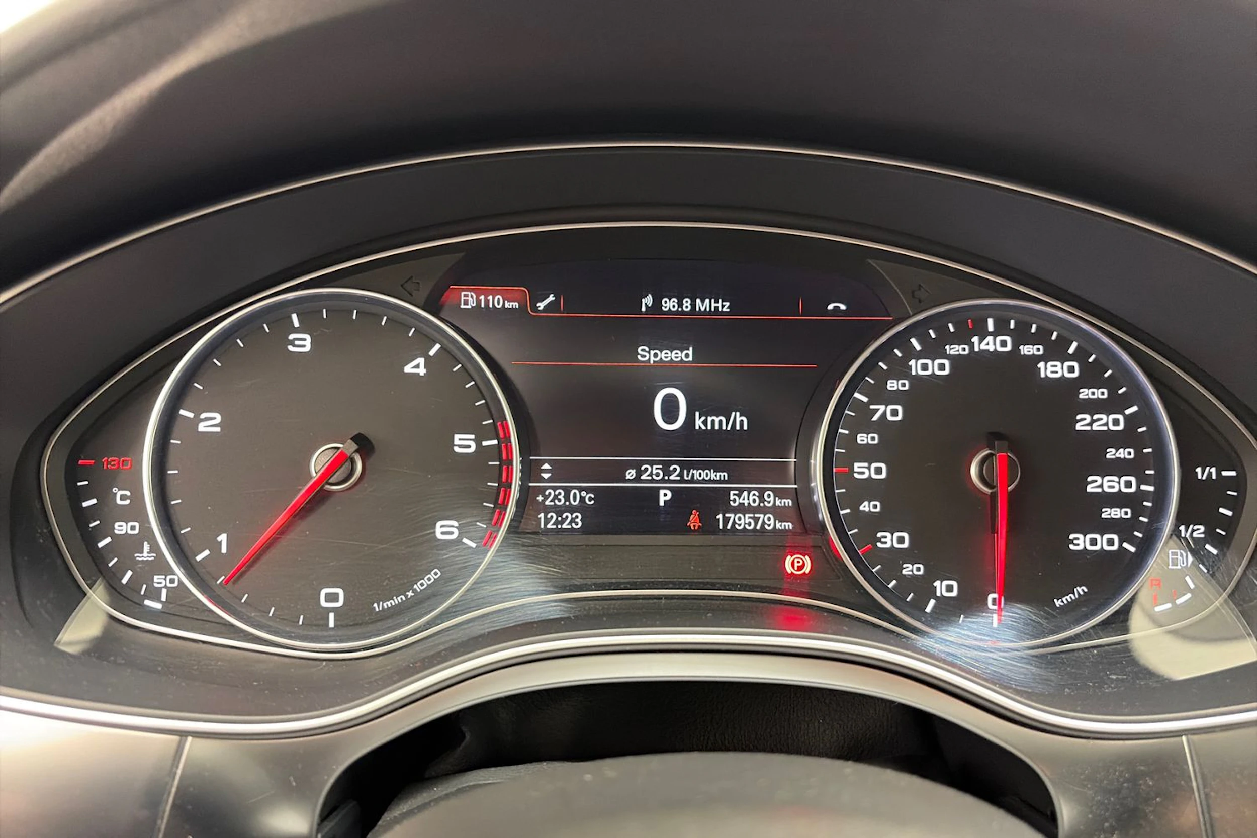 sininen Audi A6 2014 kuva 14.