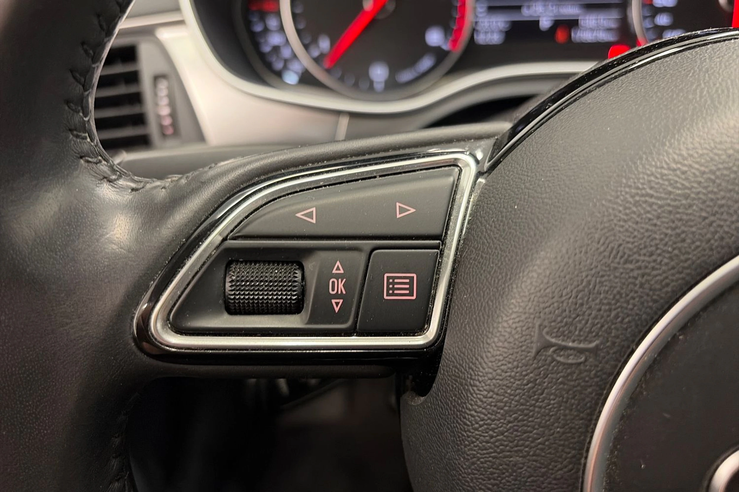 sininen Audi A6 2014 kuva 15.