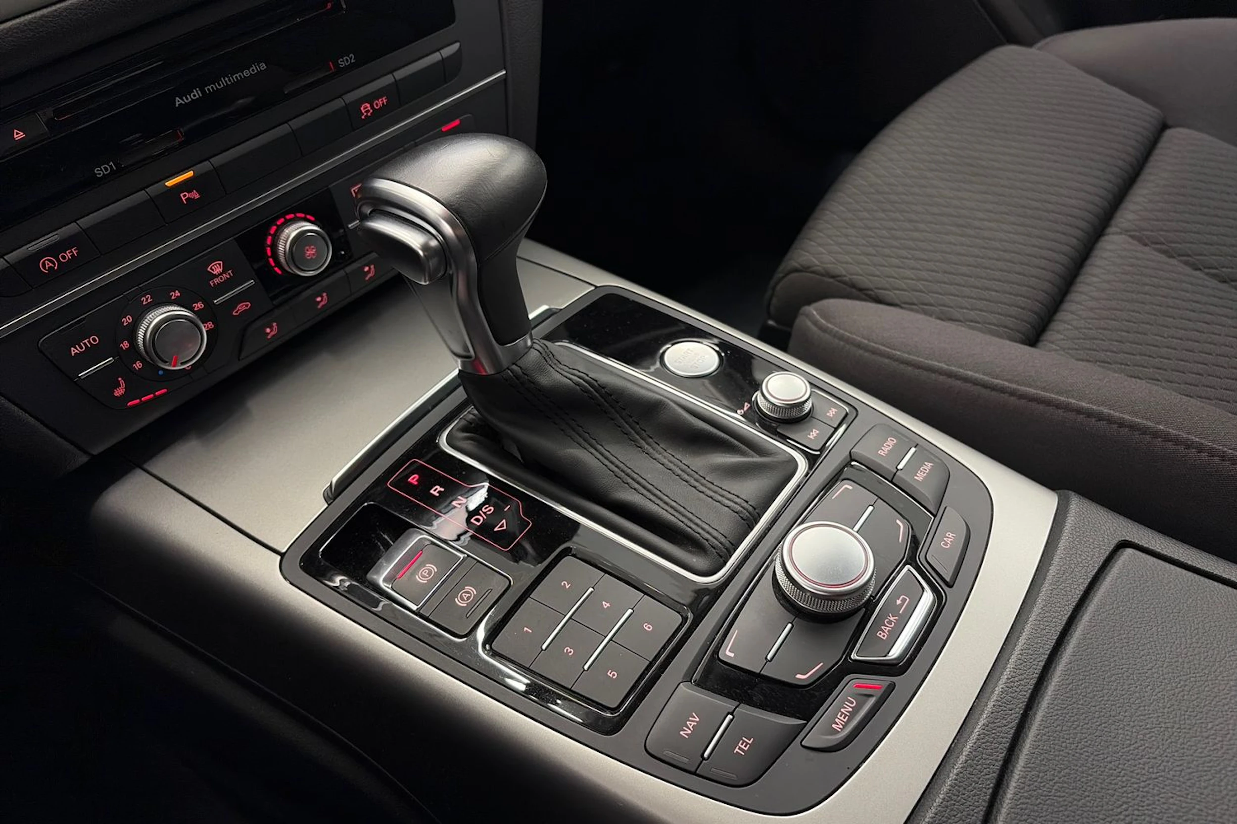 sininen Audi A6 2014 kuva 25.