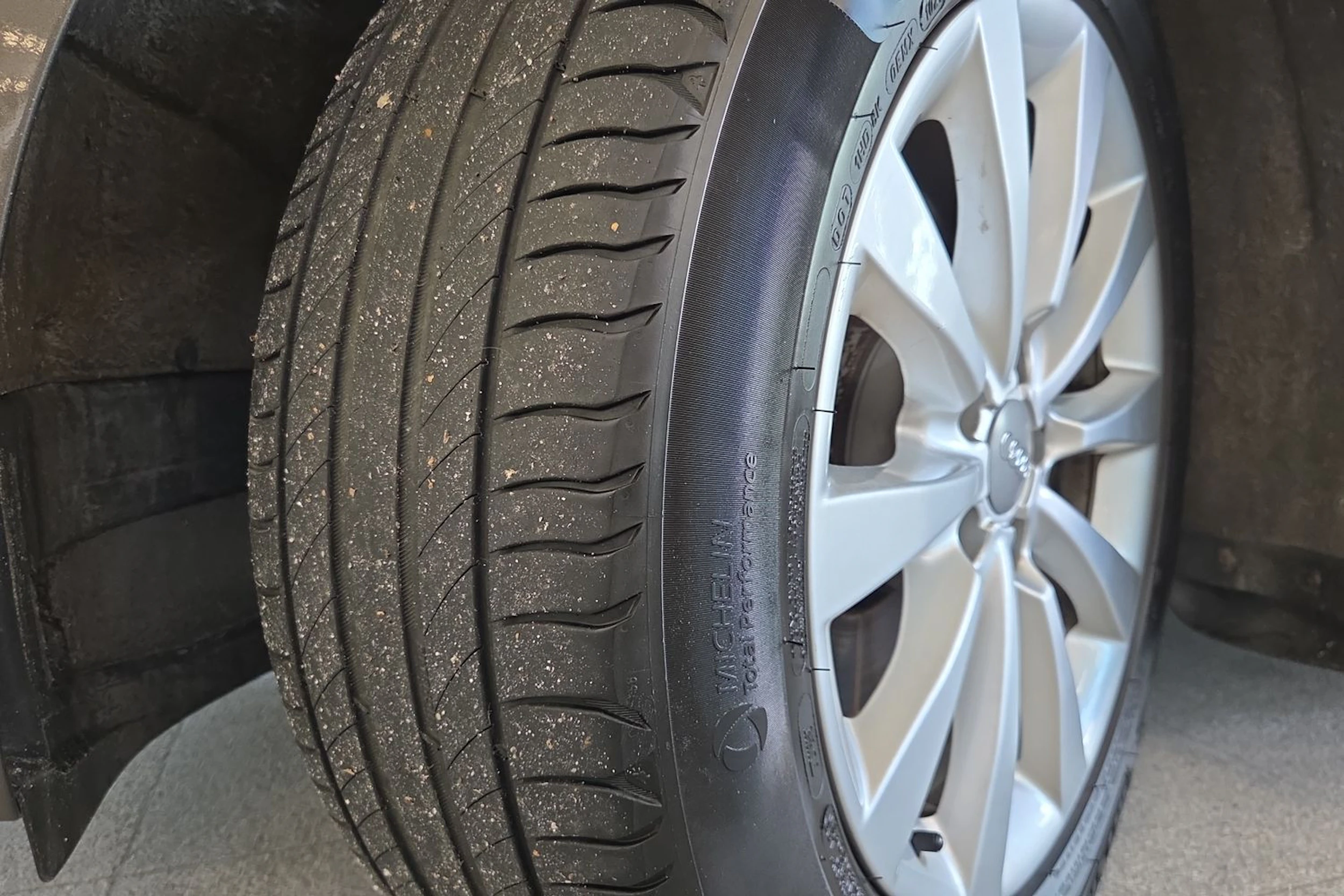Harmaa Audi A6 2014 kuva 10.