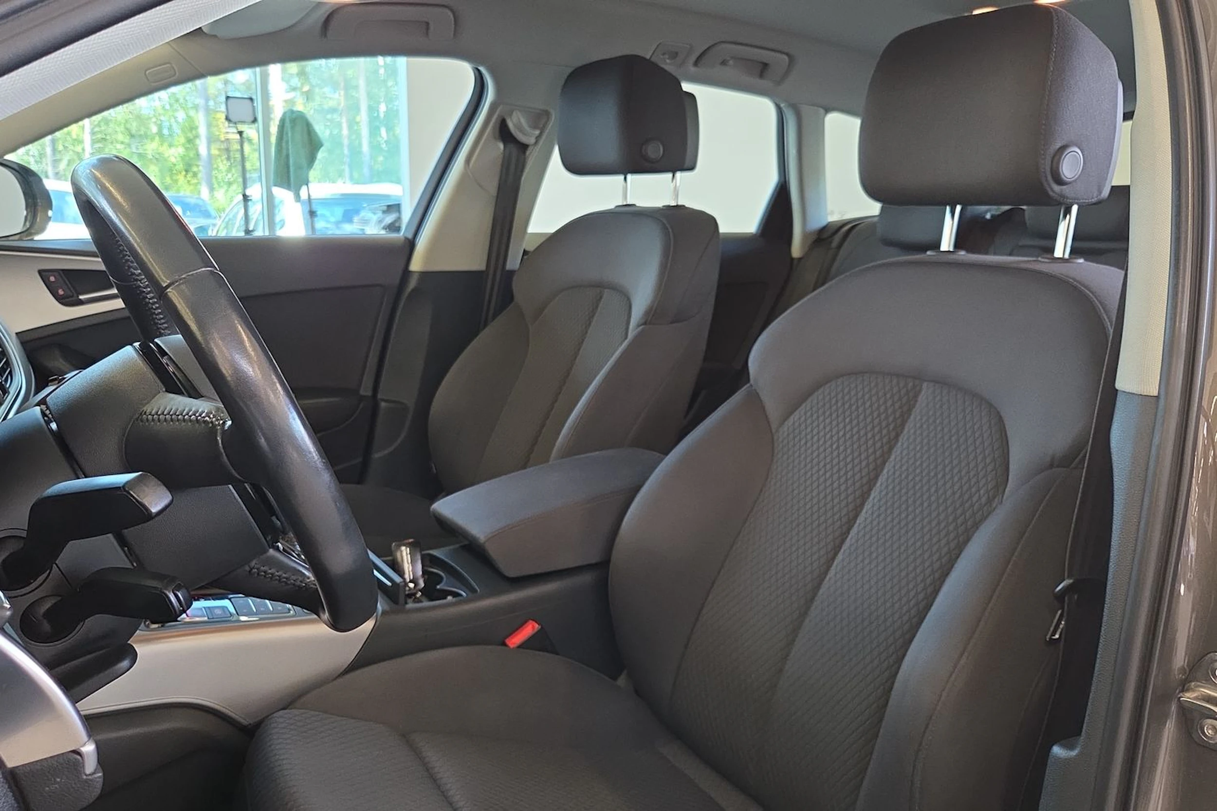 Harmaa Audi A6 2014 kuva 19.