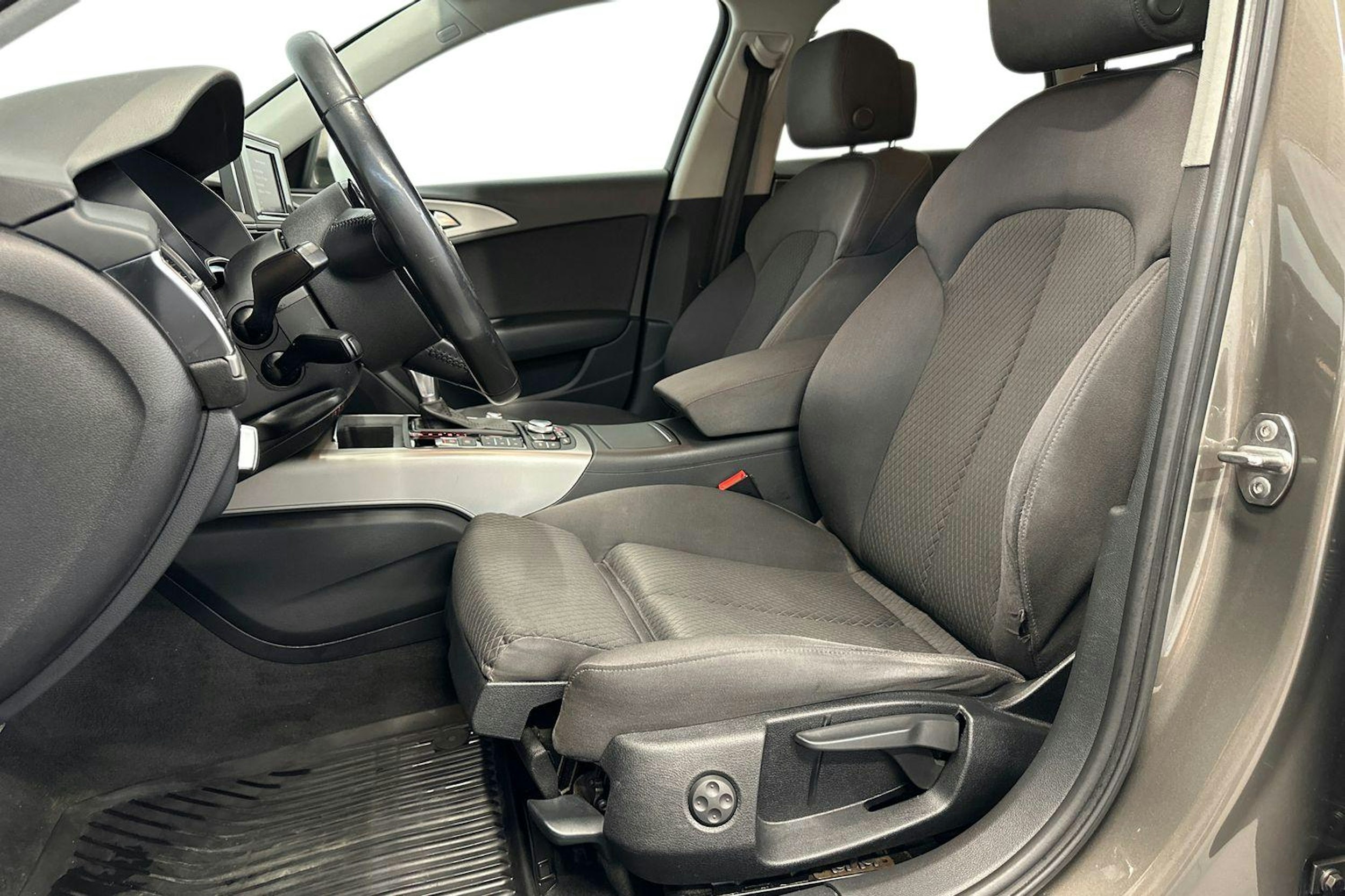 harmaa Audi A6 2014 kuva 10.