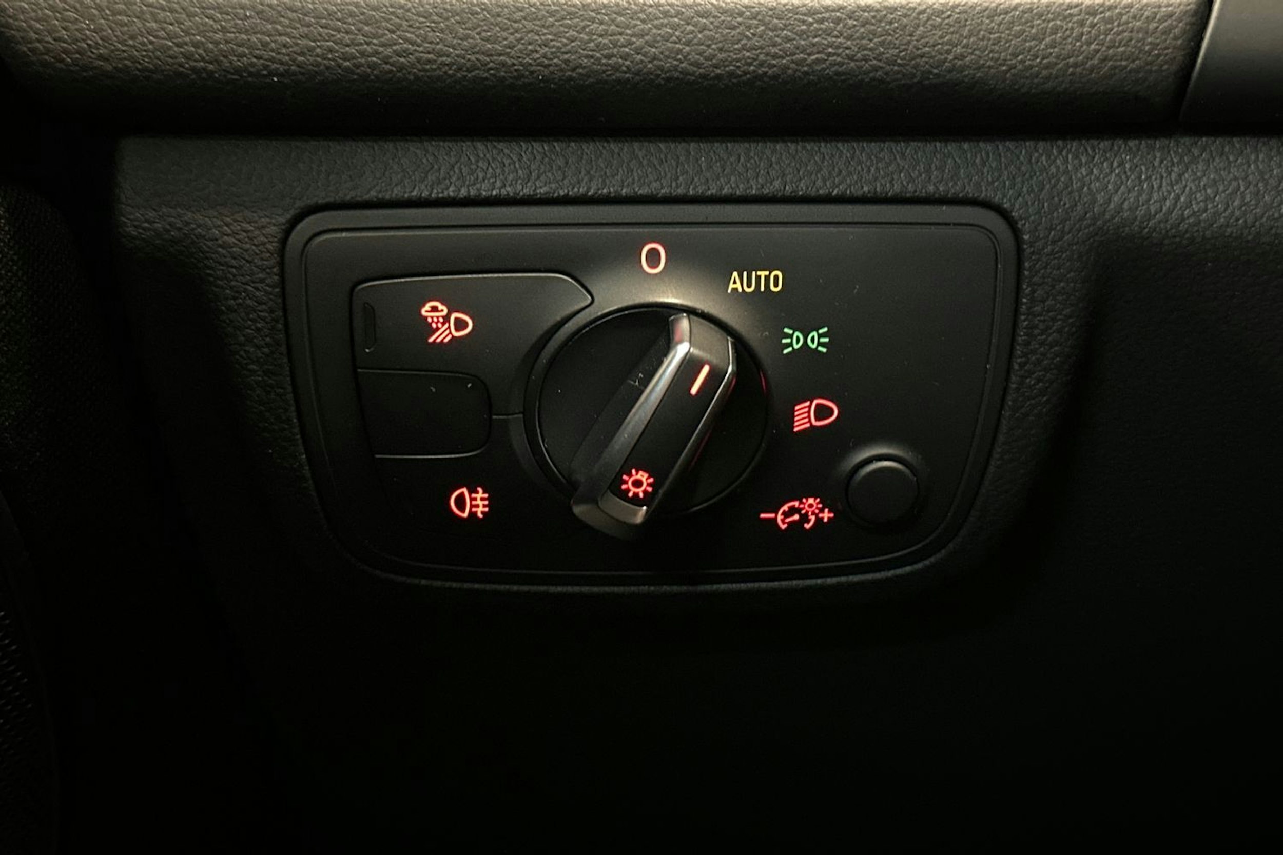 harmaa Audi A6 2014 kuva 16.