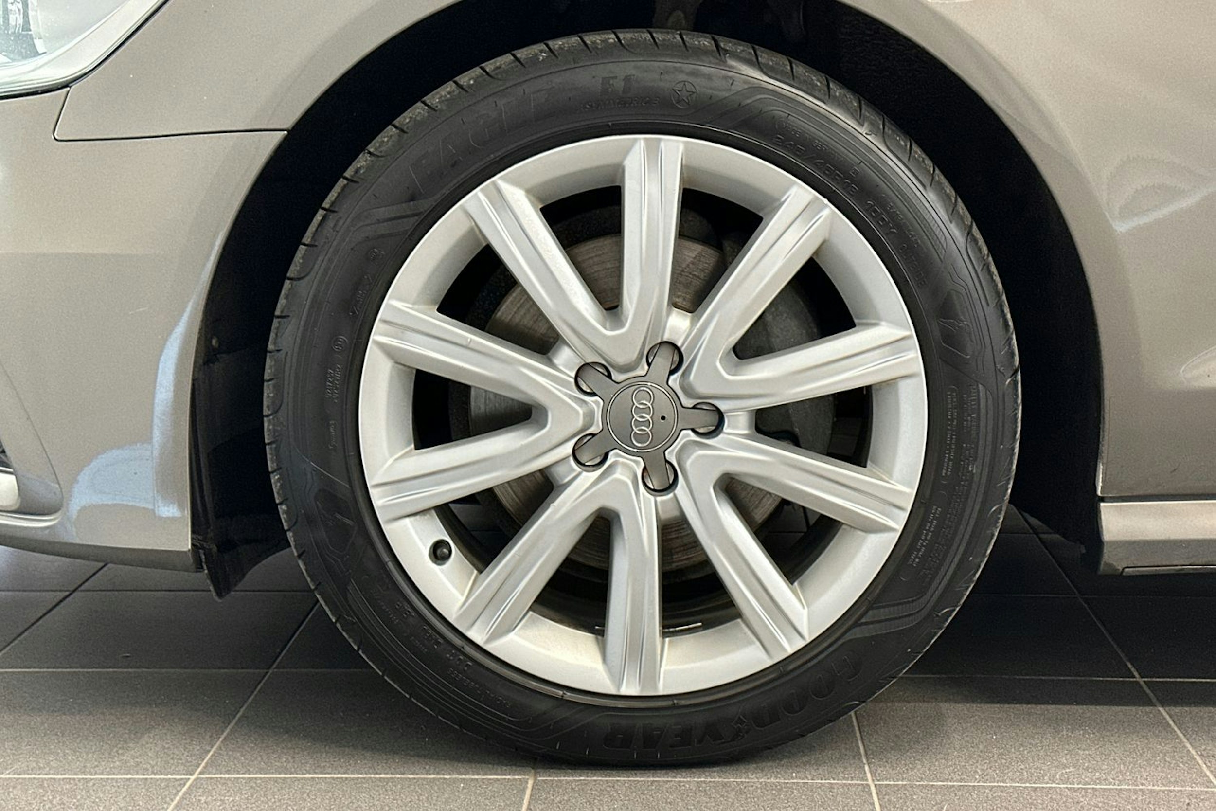 harmaa Audi A6 2014 kuva 33.