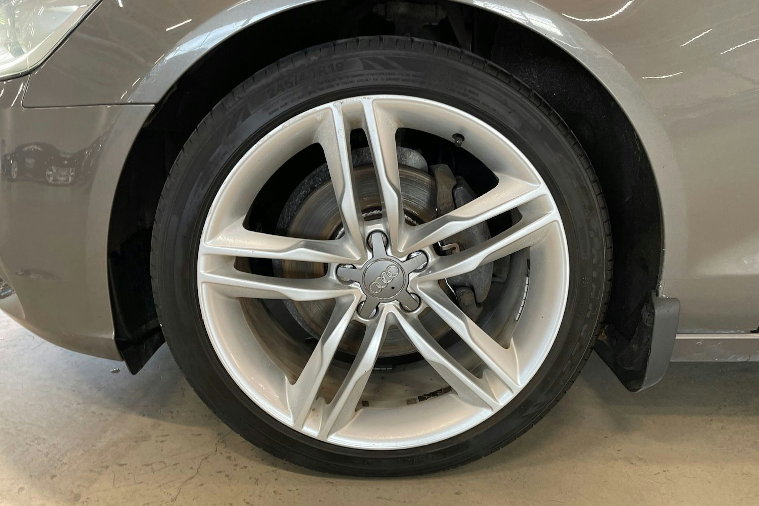 harmaa Audi A6 2014 kuva 11.