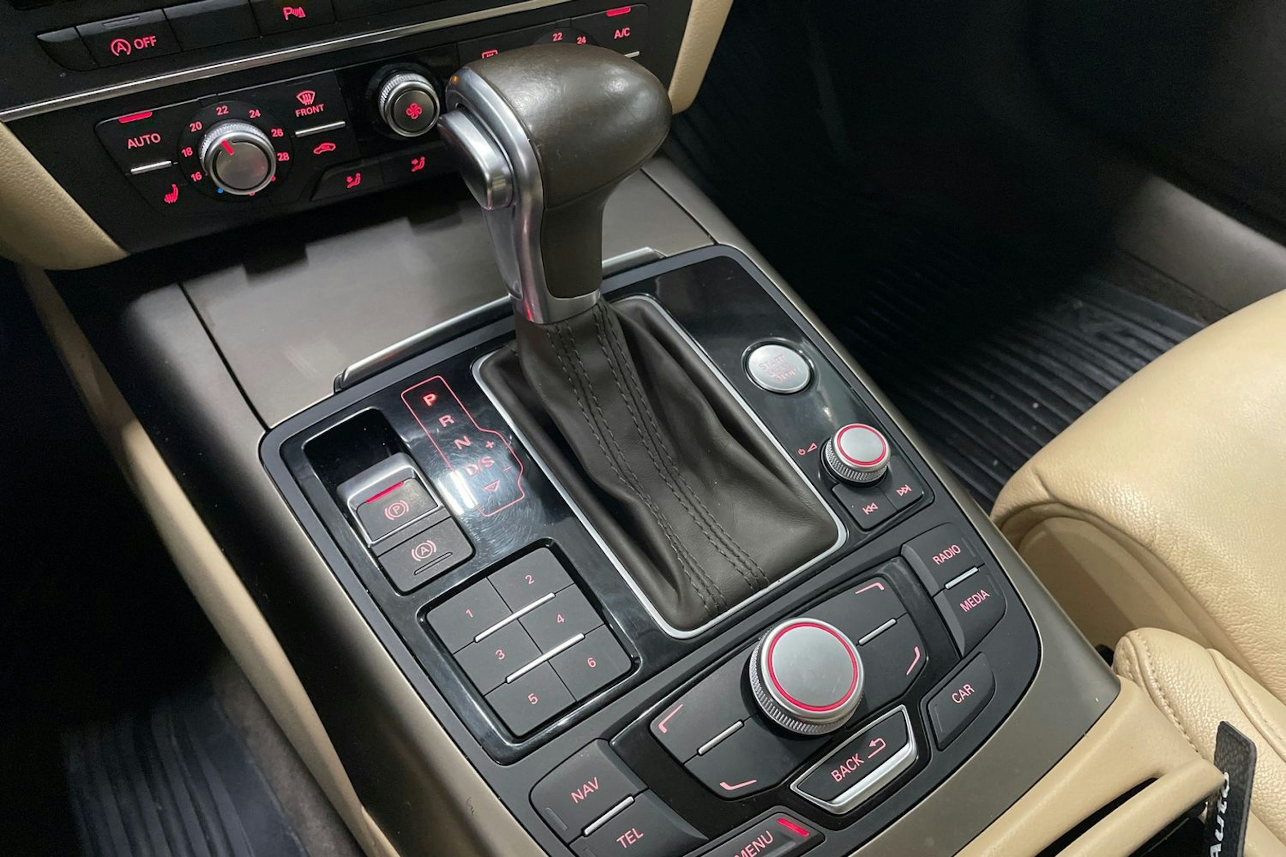 harmaa Audi A6 2014 kuva 28.