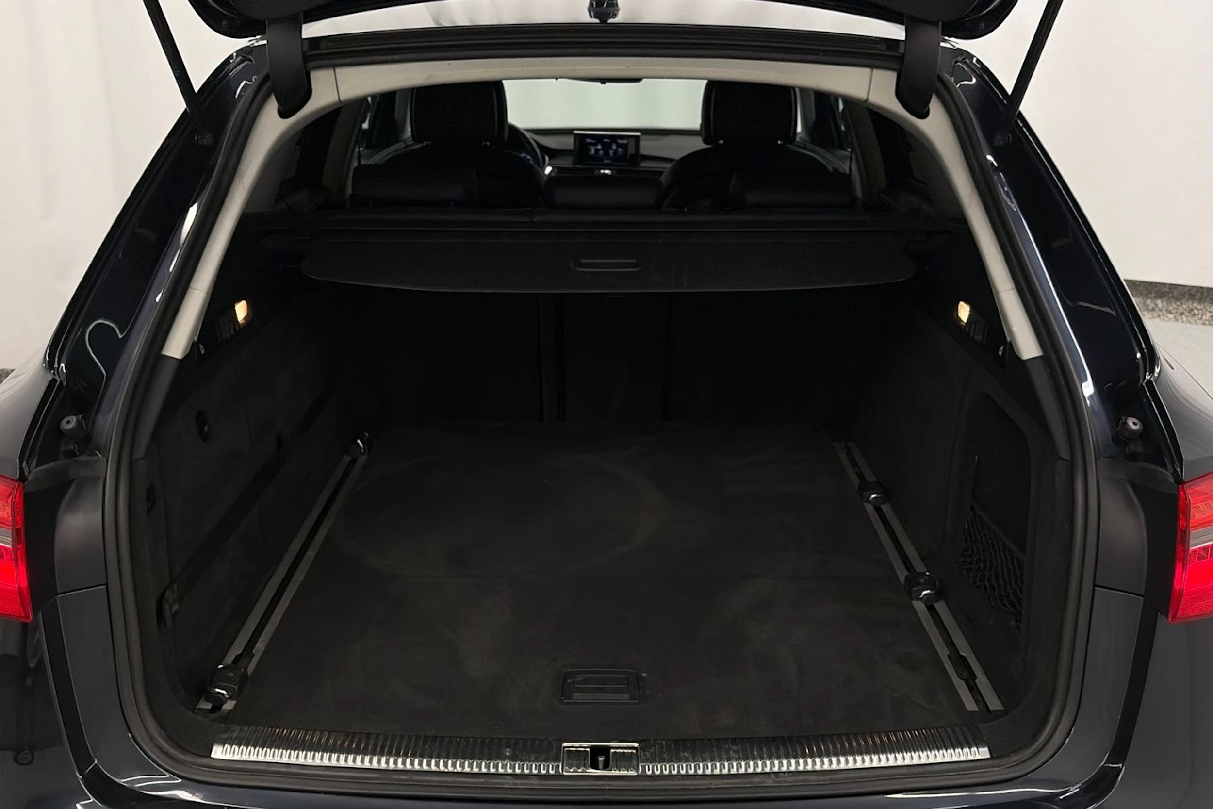 Sininen Audi A6 2014 kuva 11.