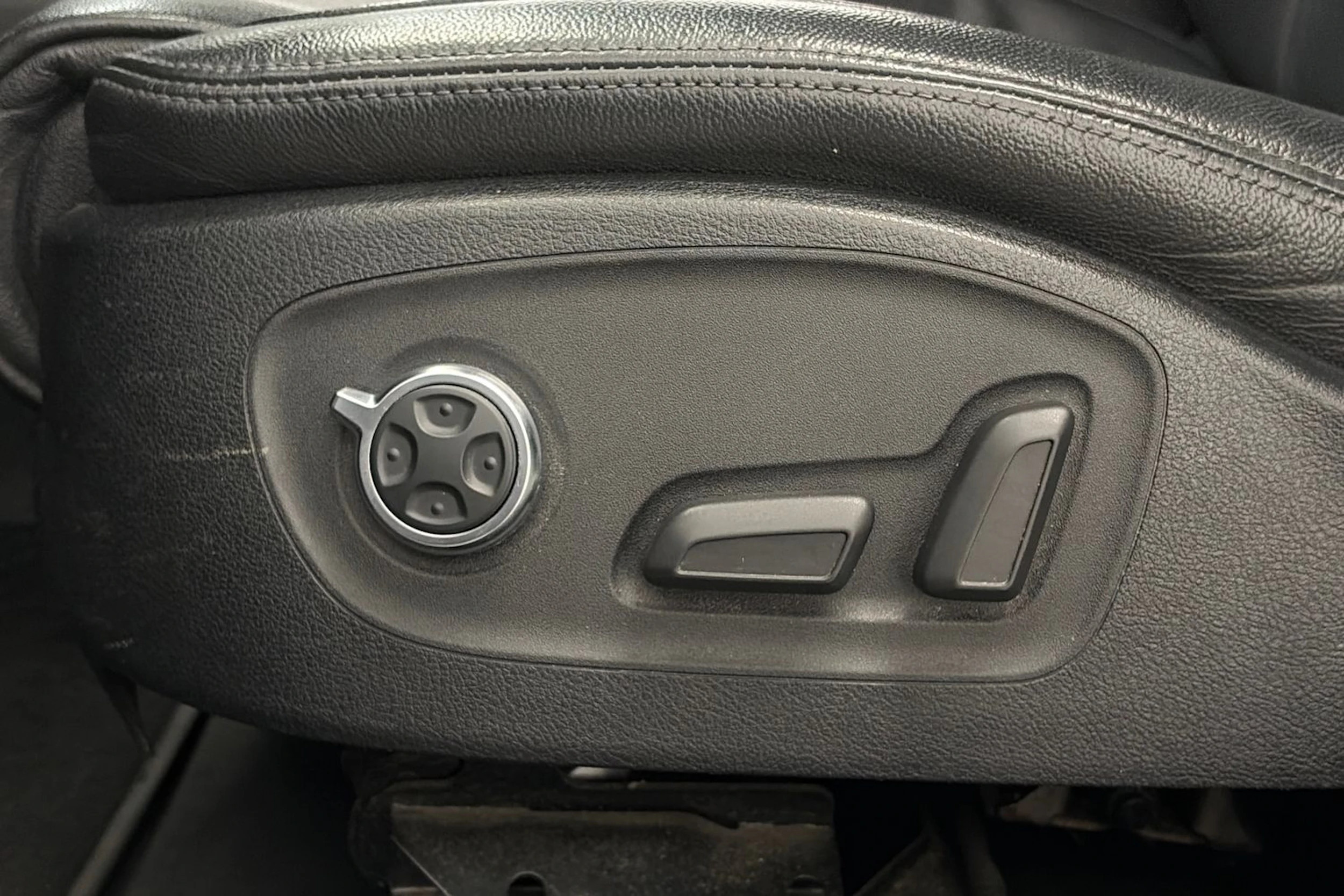 Sininen Audi A6 2014 kuva 13.