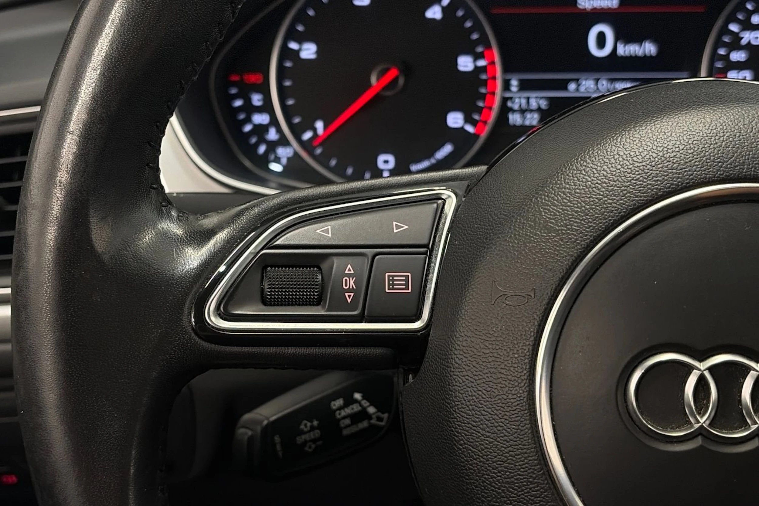 Sininen Audi A6 2014 kuva 18.