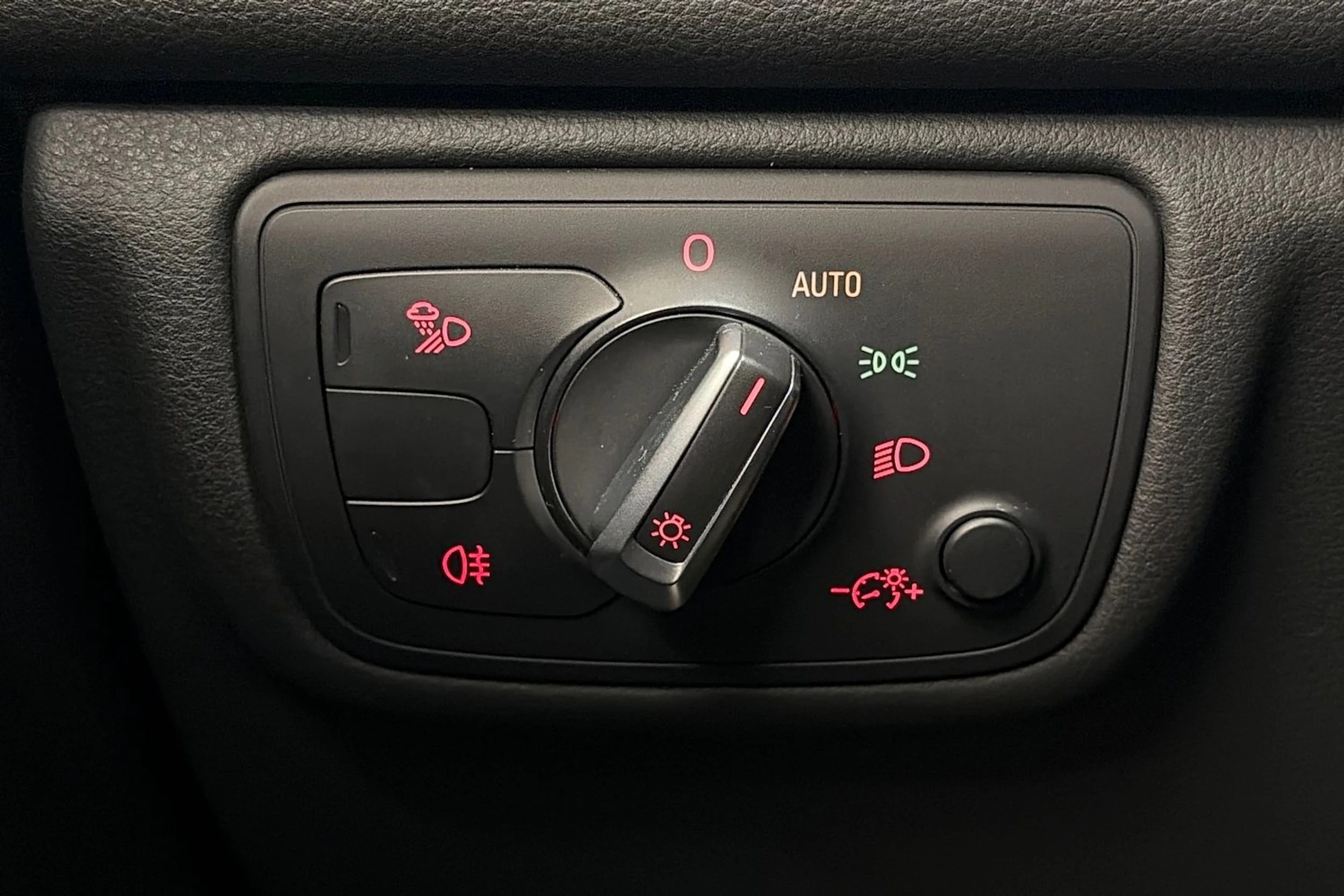 Sininen Audi A6 2014 kuva 21.