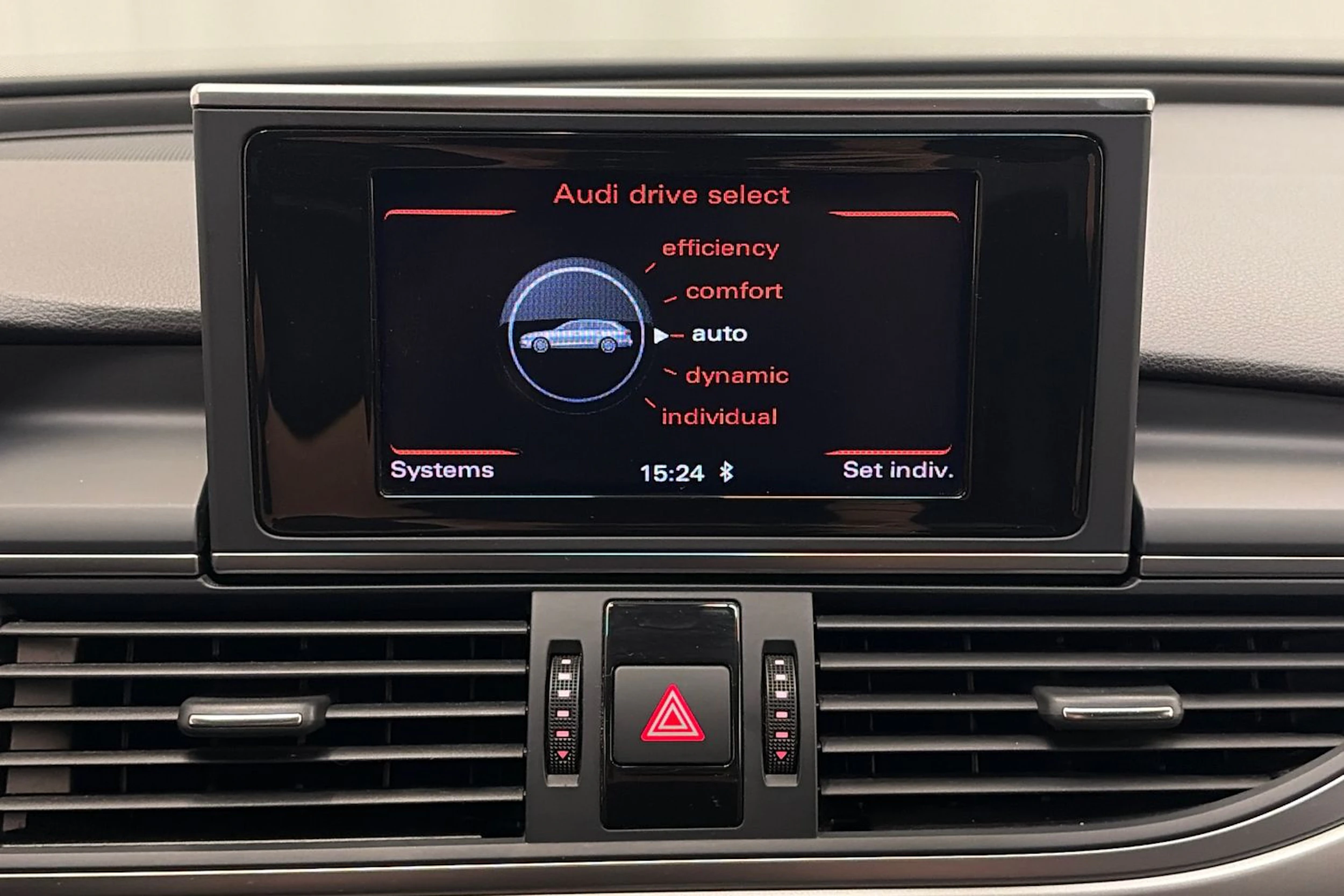 Sininen Audi A6 2014 kuva 23.