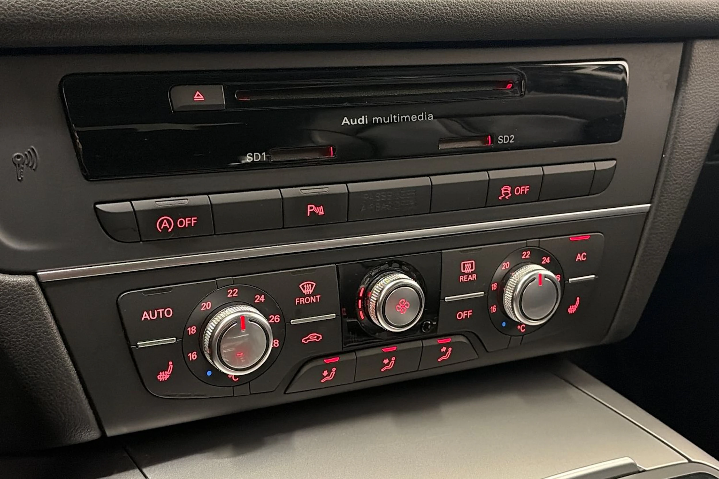 Sininen Audi A6 2014 kuva 26.