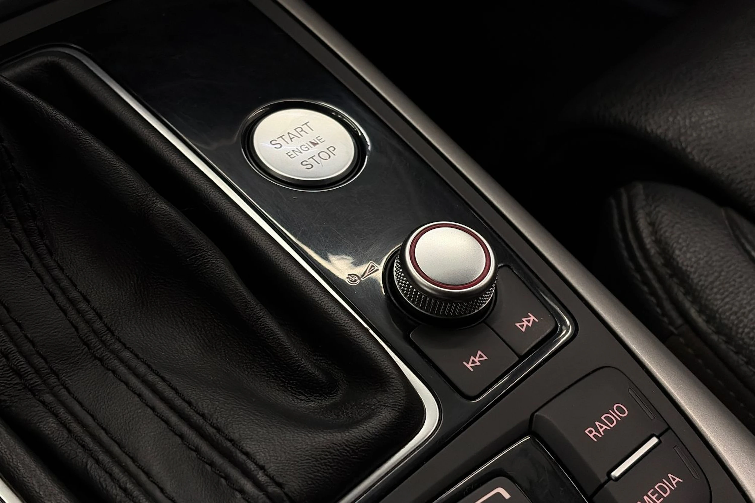Sininen Audi A6 2014 kuva 29.