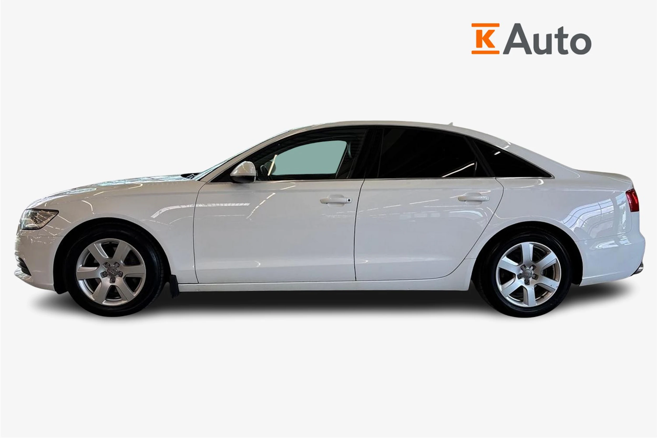 valkoinen Audi A6 2014 kuva 5.