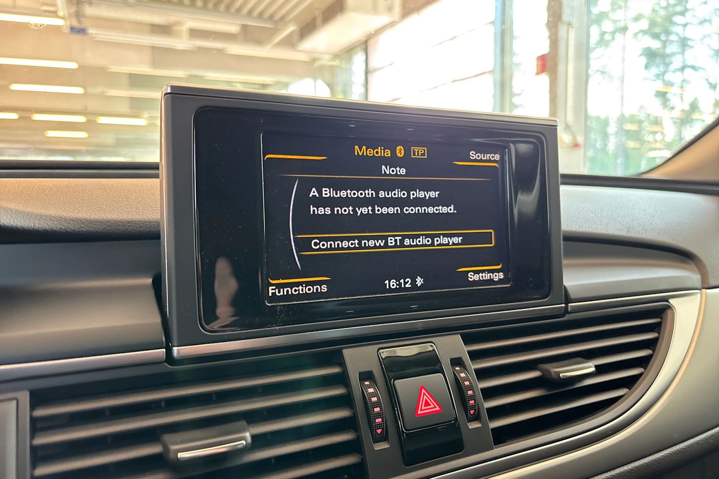 valkoinen Audi A6 2014 kuva 18.