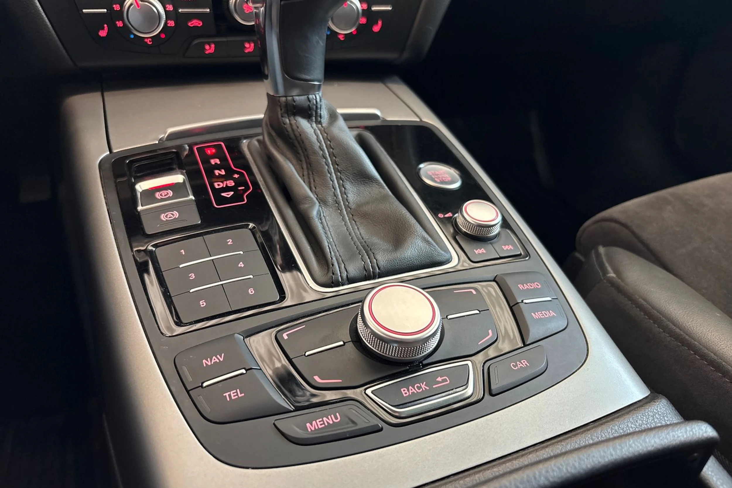 valkoinen Audi A6 2014 kuva 21.
