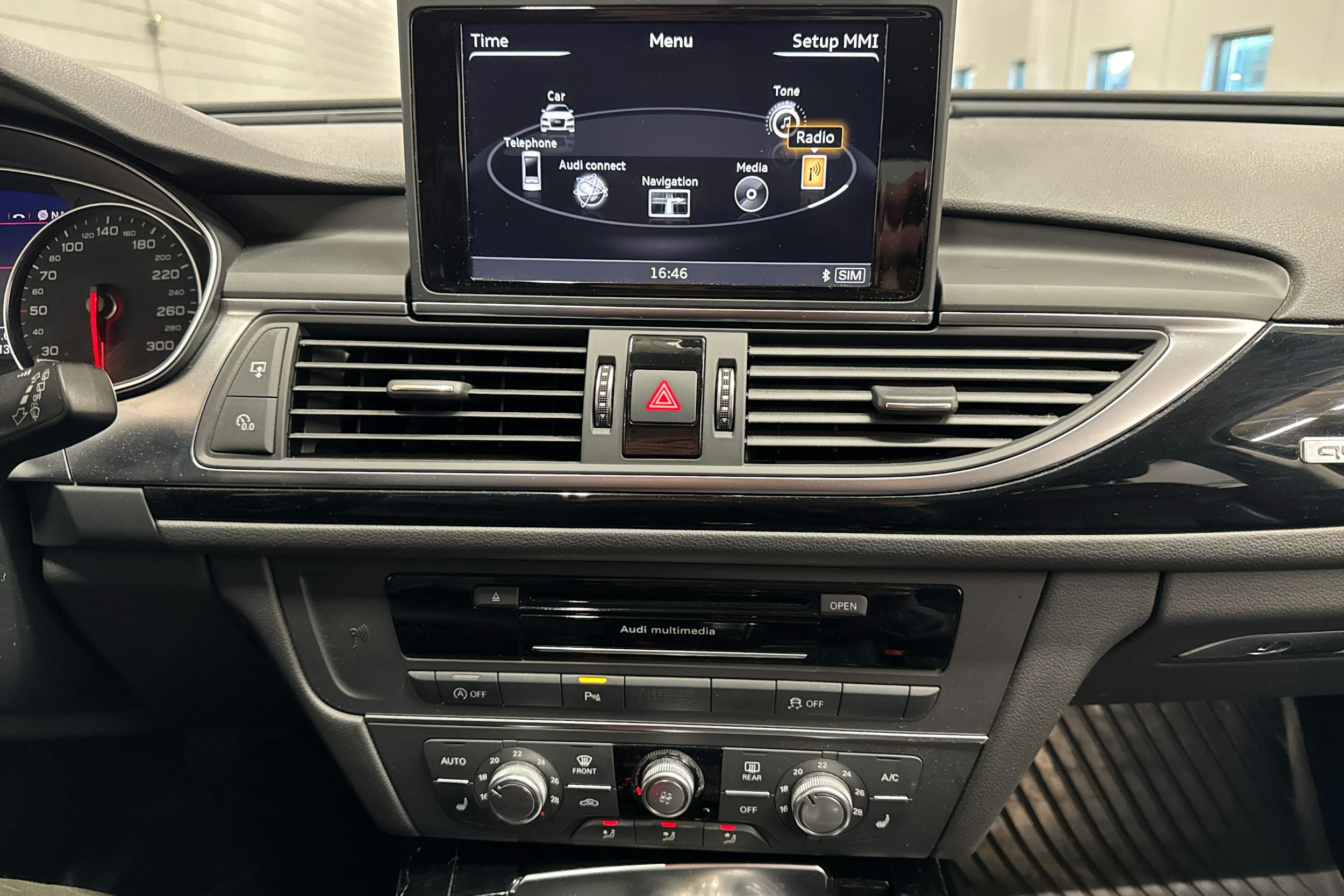 valkoinen Audi A6 2015 kuva 13.