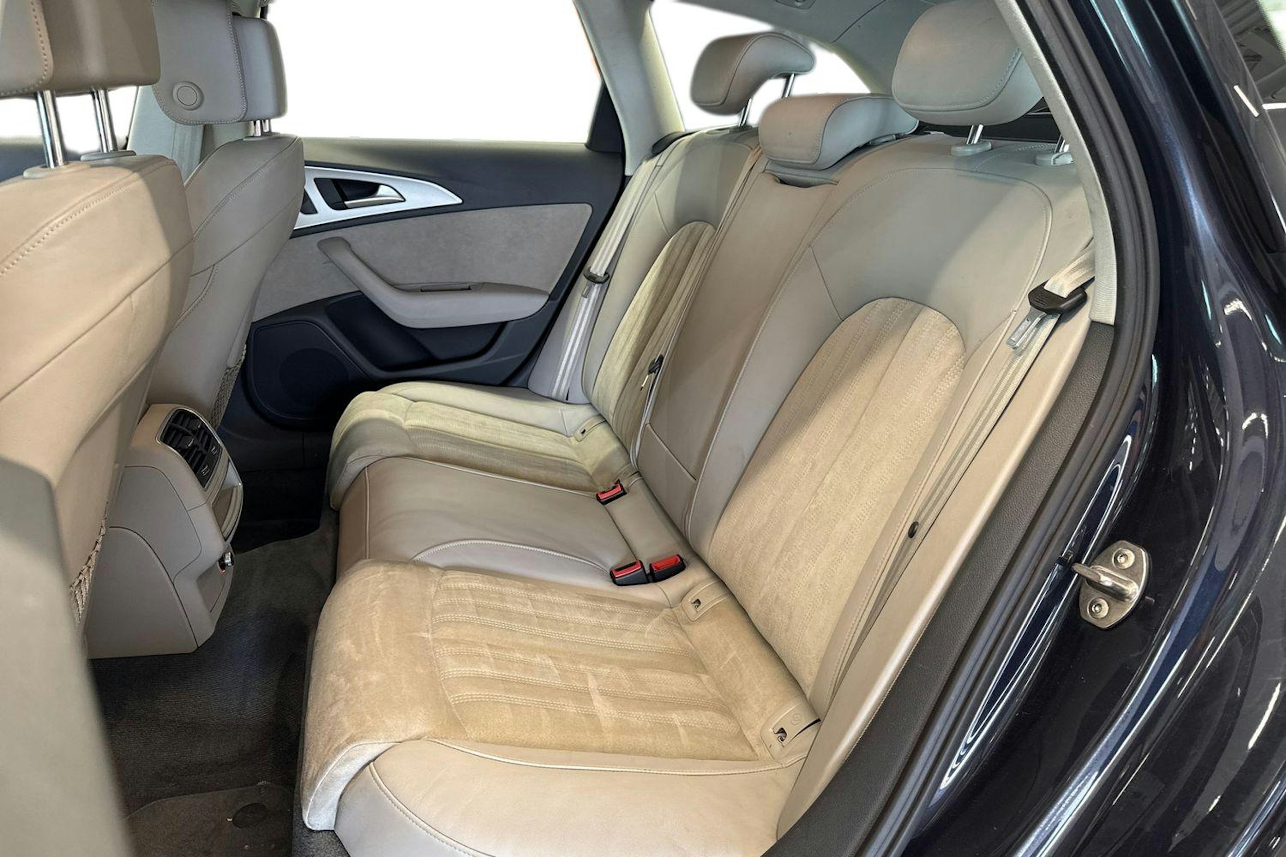 sininen Audi A6 2015 kuva 10.