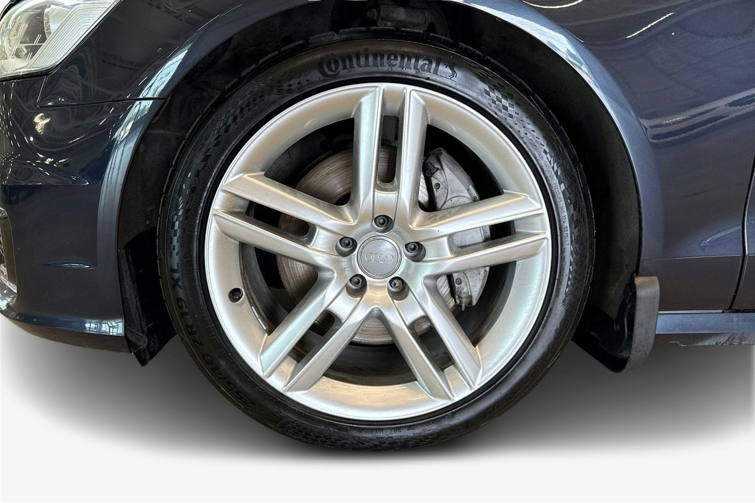 sininen Audi A6 2015 kuva 11.