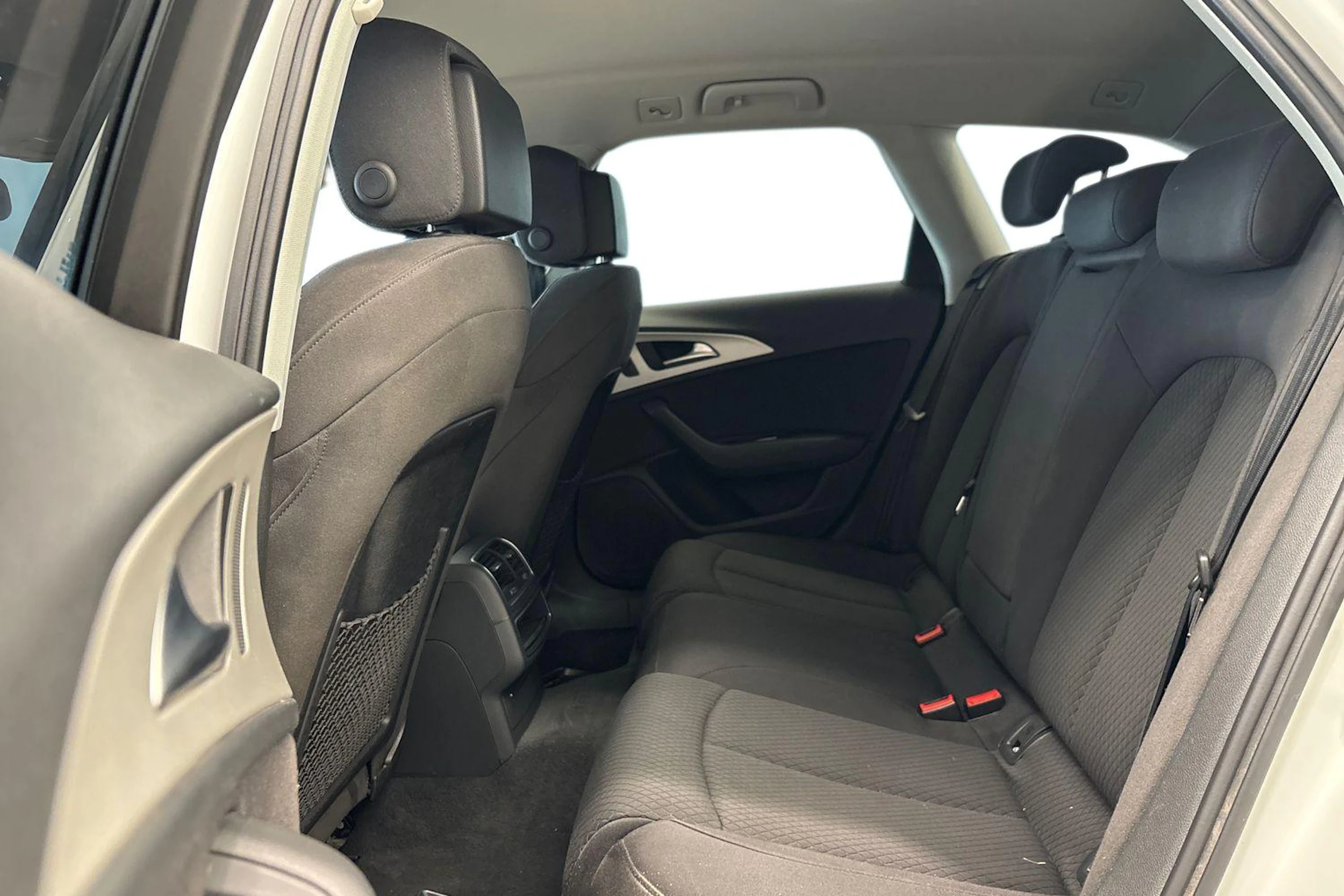 Valkoinen Audi A6 2015 kuva 11.