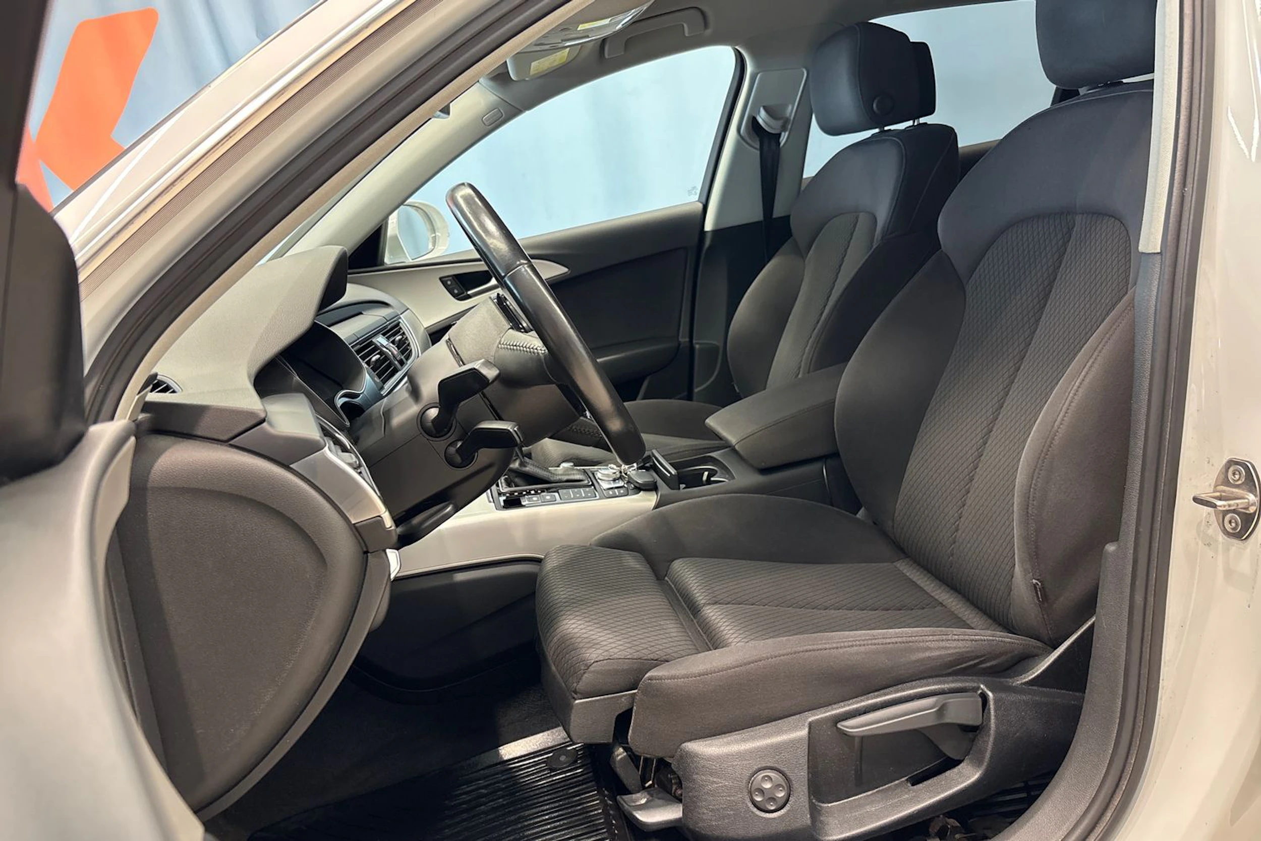 Valkoinen Audi A6 2015 kuva 15.