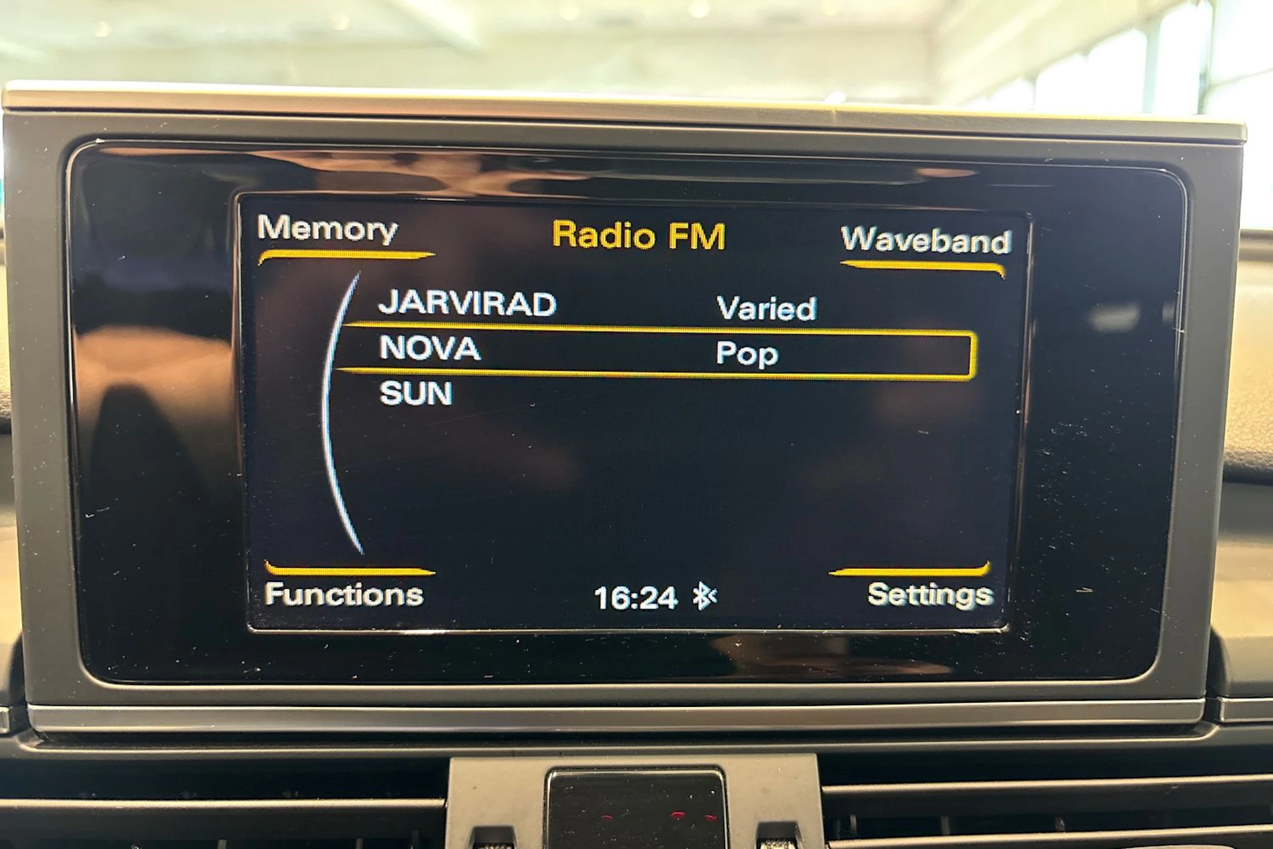 Valkoinen Audi A6 2015 kuva 21.