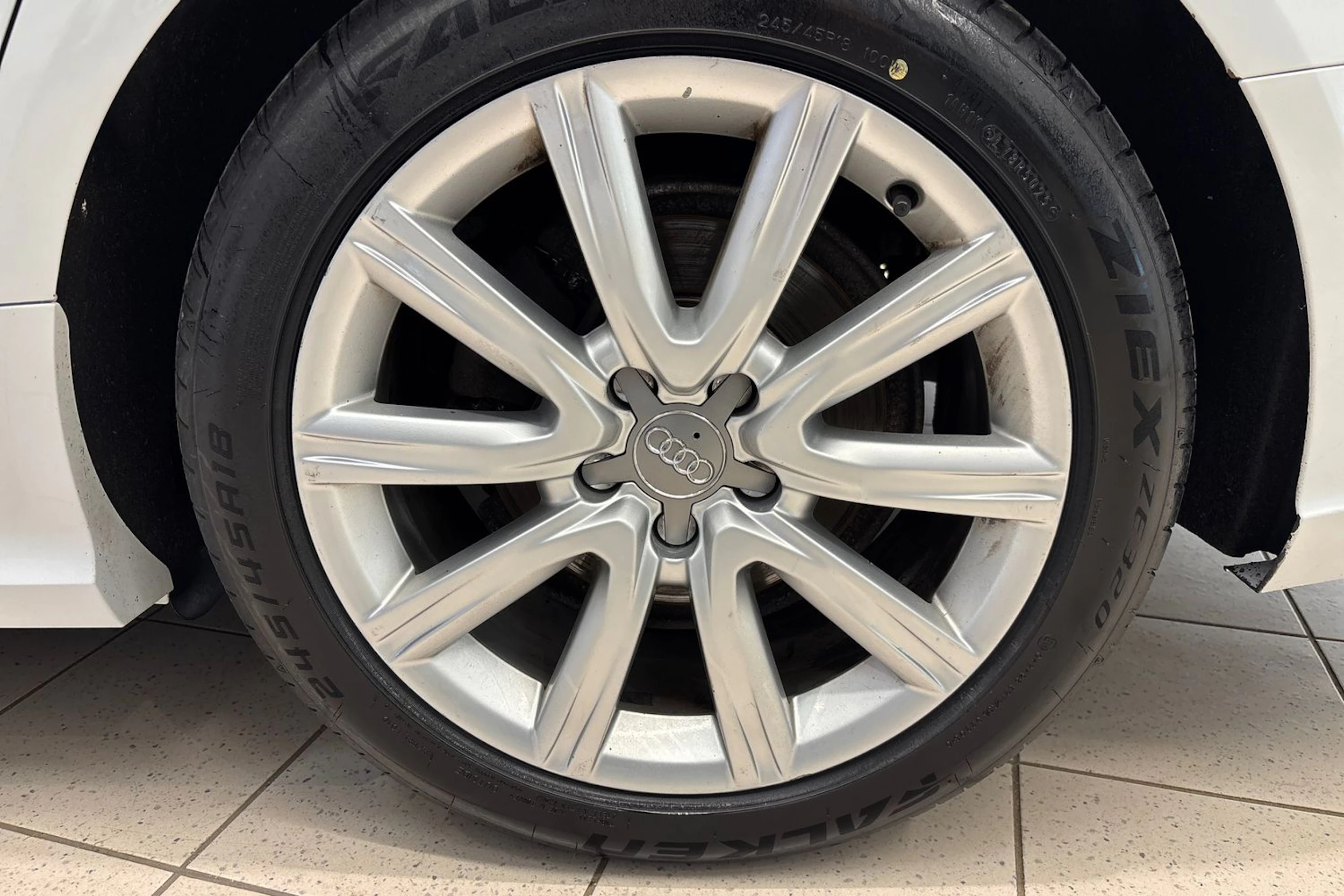 Valkoinen Audi A6 2015 kuva 27.