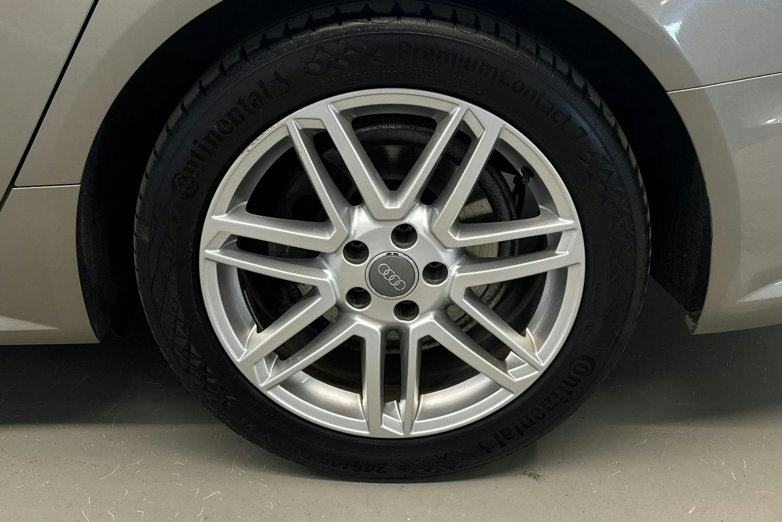 ruskea (beige) Audi A6 2015 kuva 13.