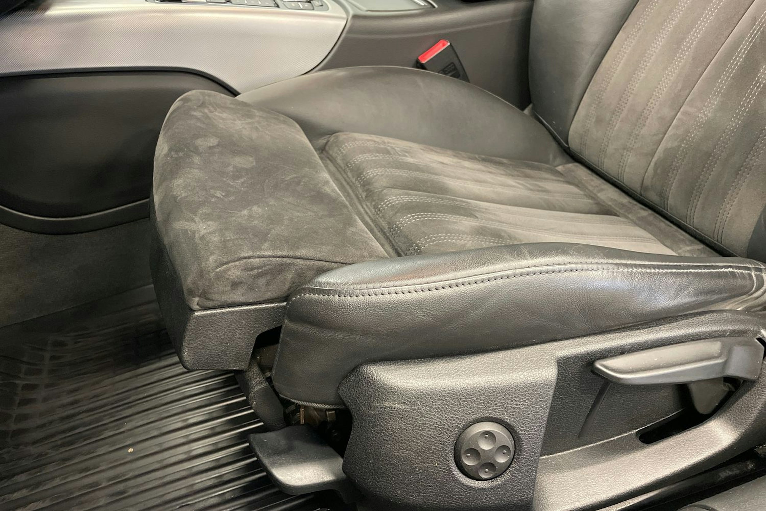 met. musta Audi A6 2015 kuva 24.