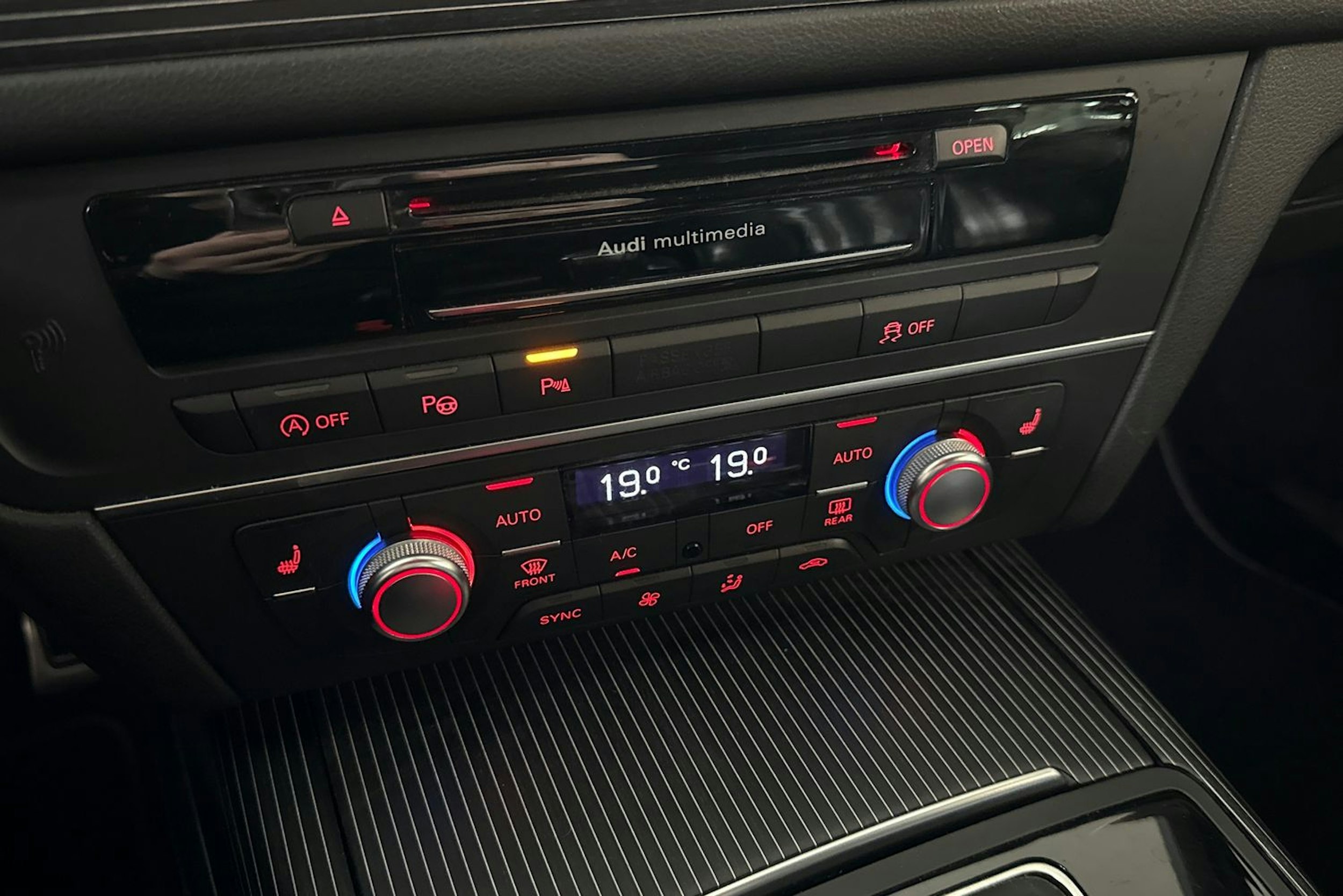 harmaa Audi A6 2015 kuva 29.