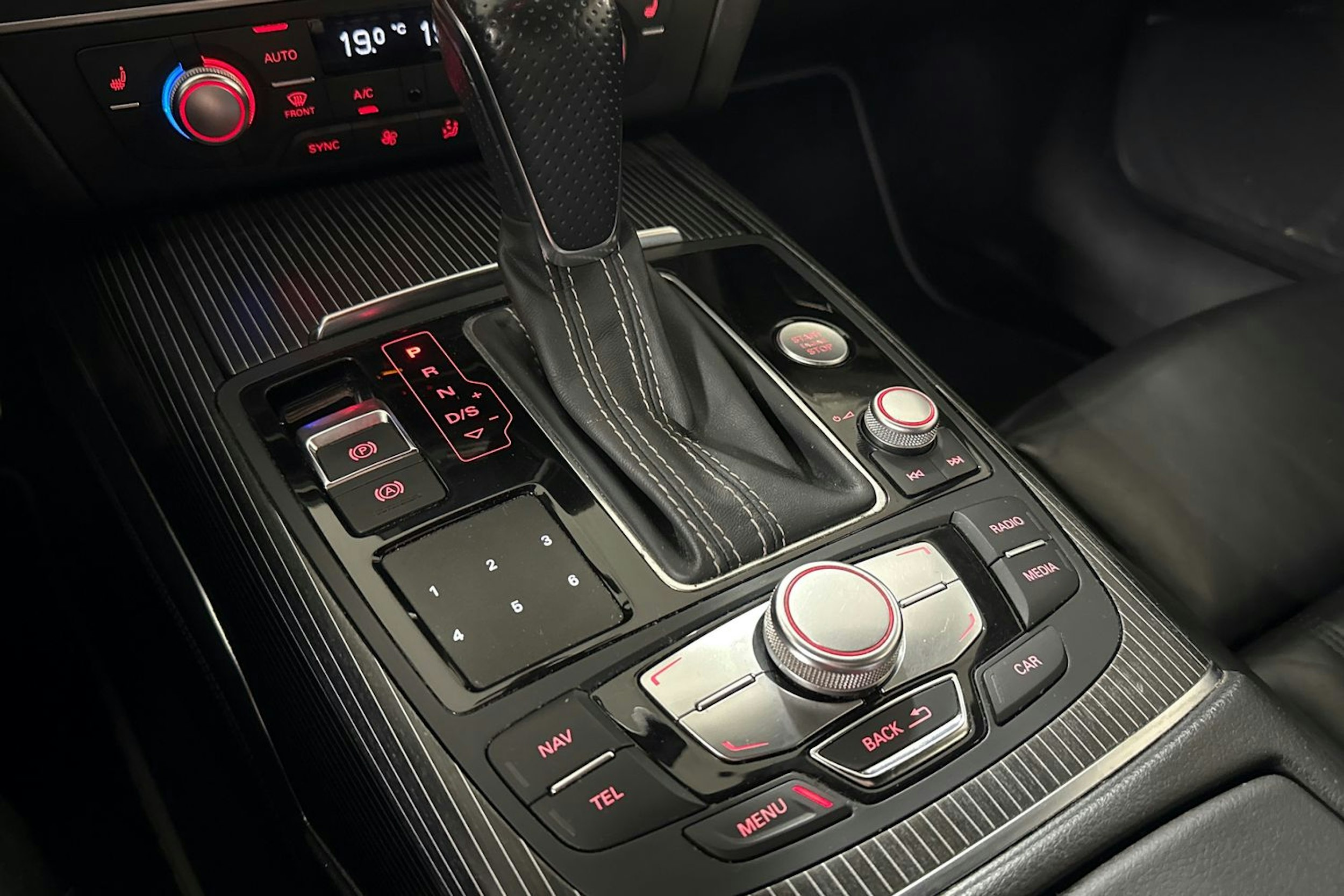harmaa Audi A6 2015 kuva 30.