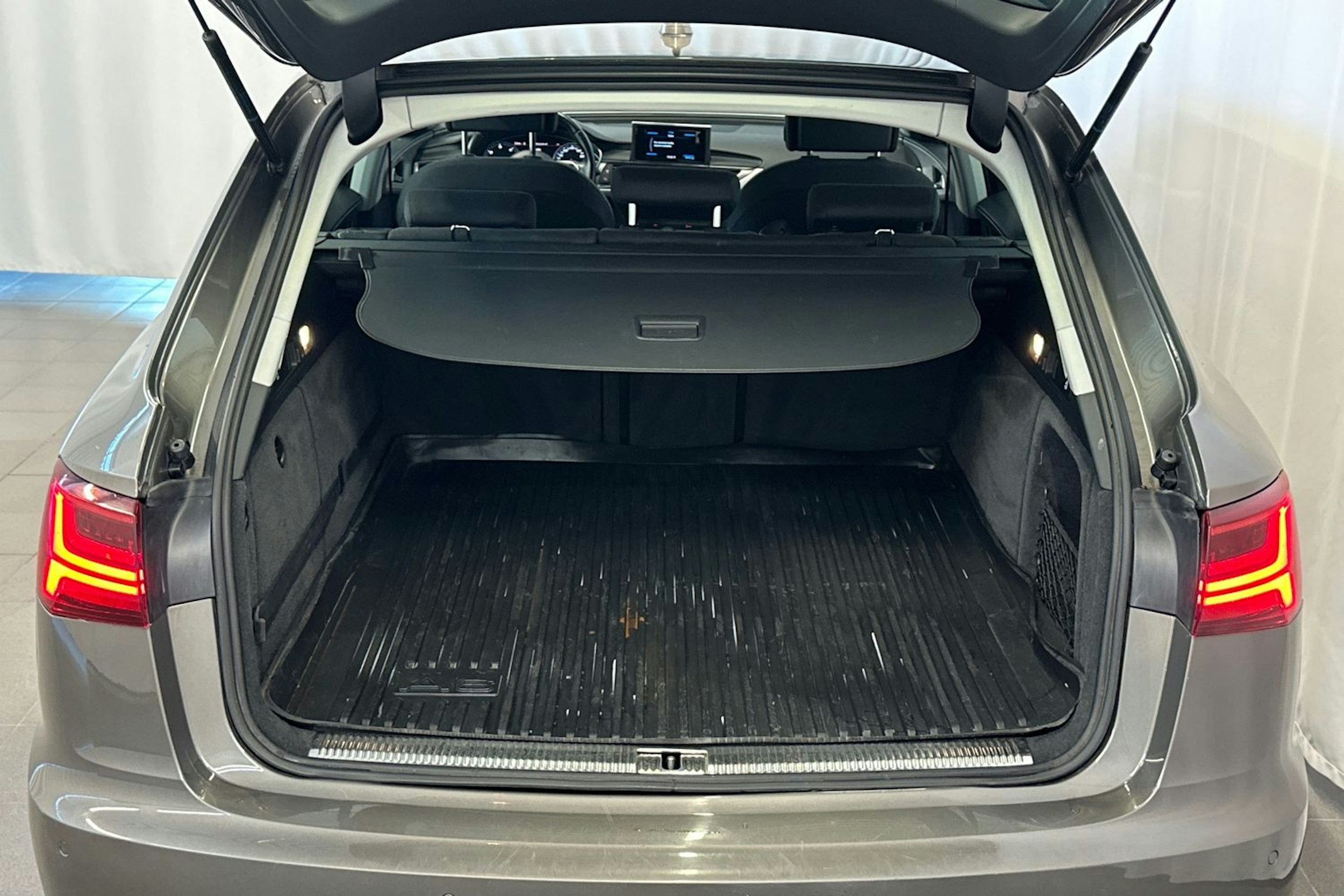 harmaa Audi A6 2015 kuva 15.