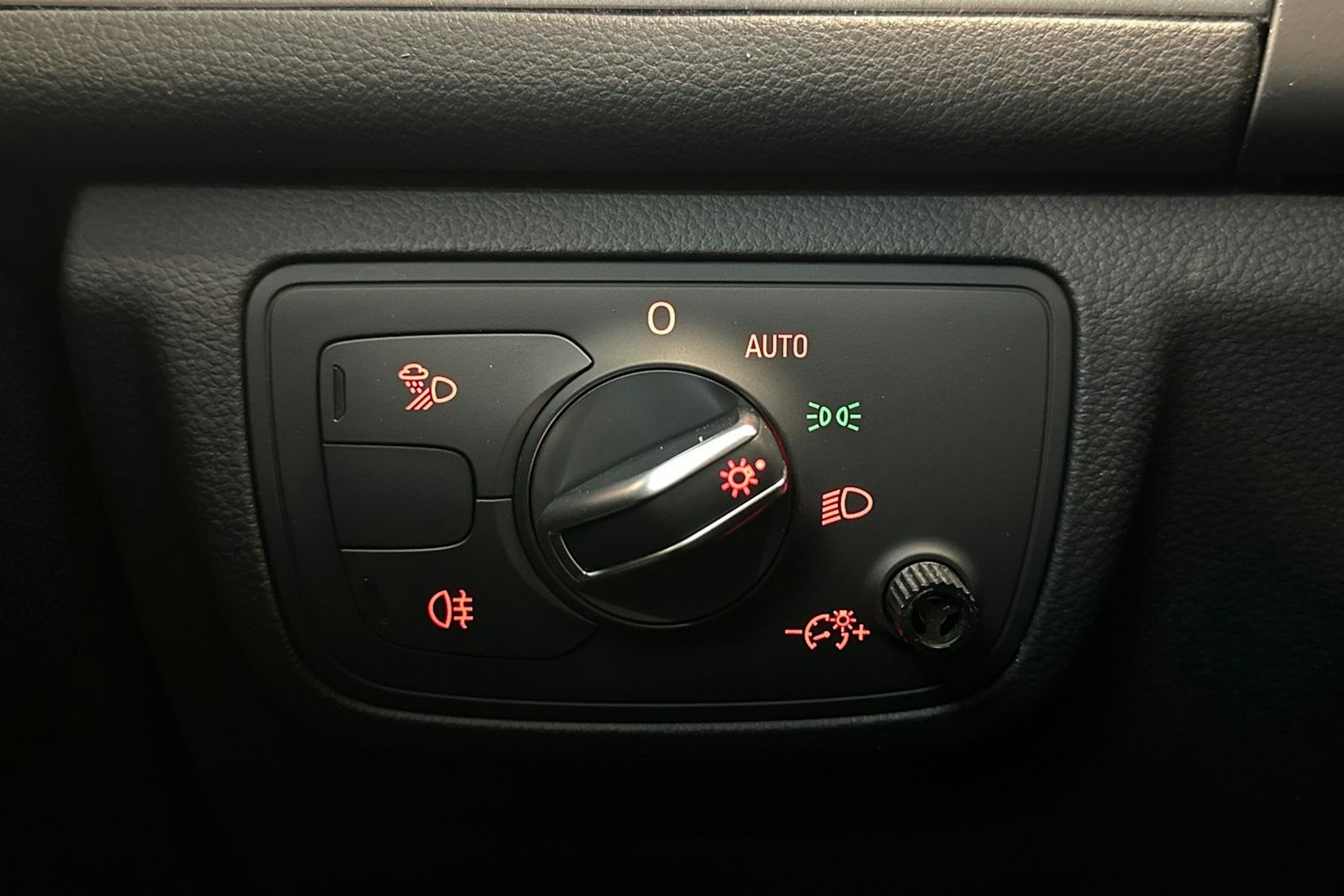 harmaa Audi A6 2015 kuva 18.