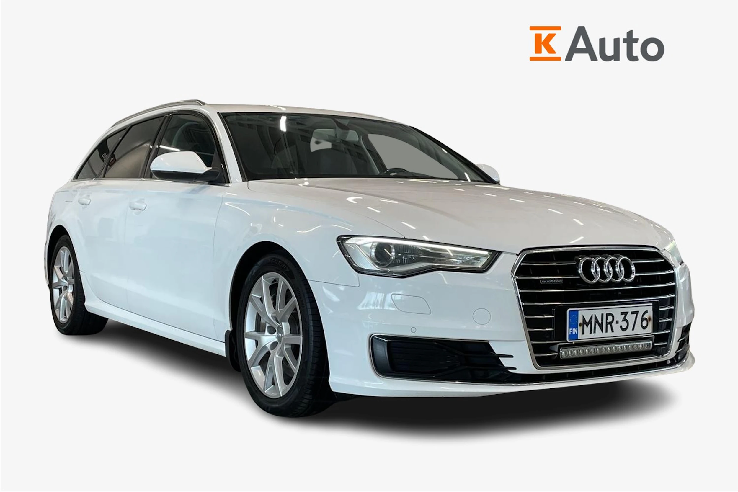 valkoinen Audi A6 2015 kuva 1.