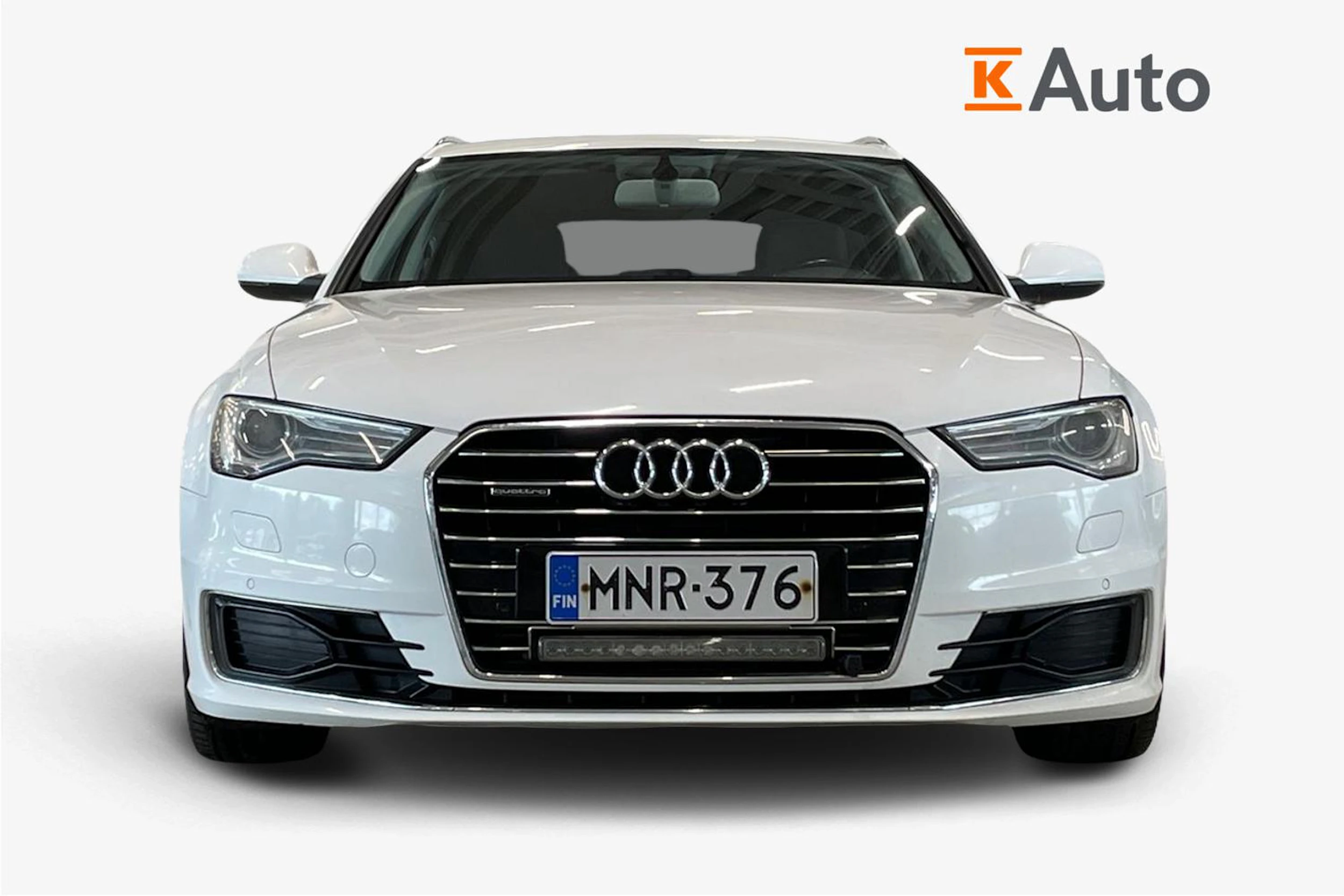 valkoinen Audi A6 2015 kuva 4.