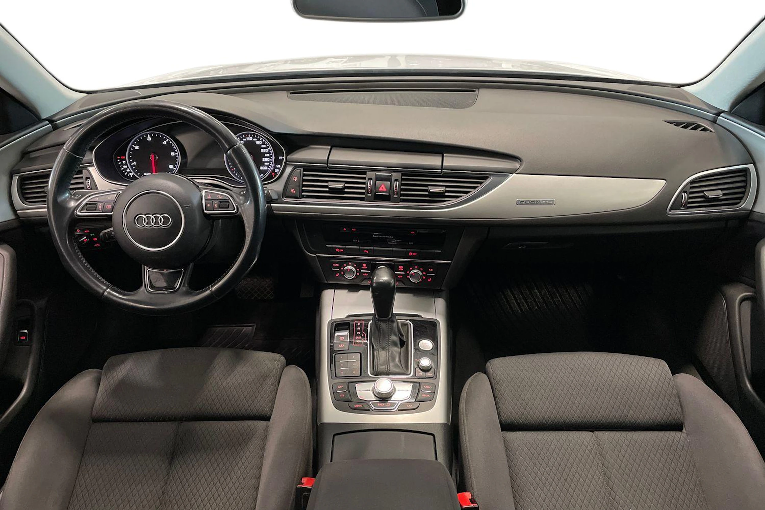 valkoinen Audi A6 2015 kuva 7.