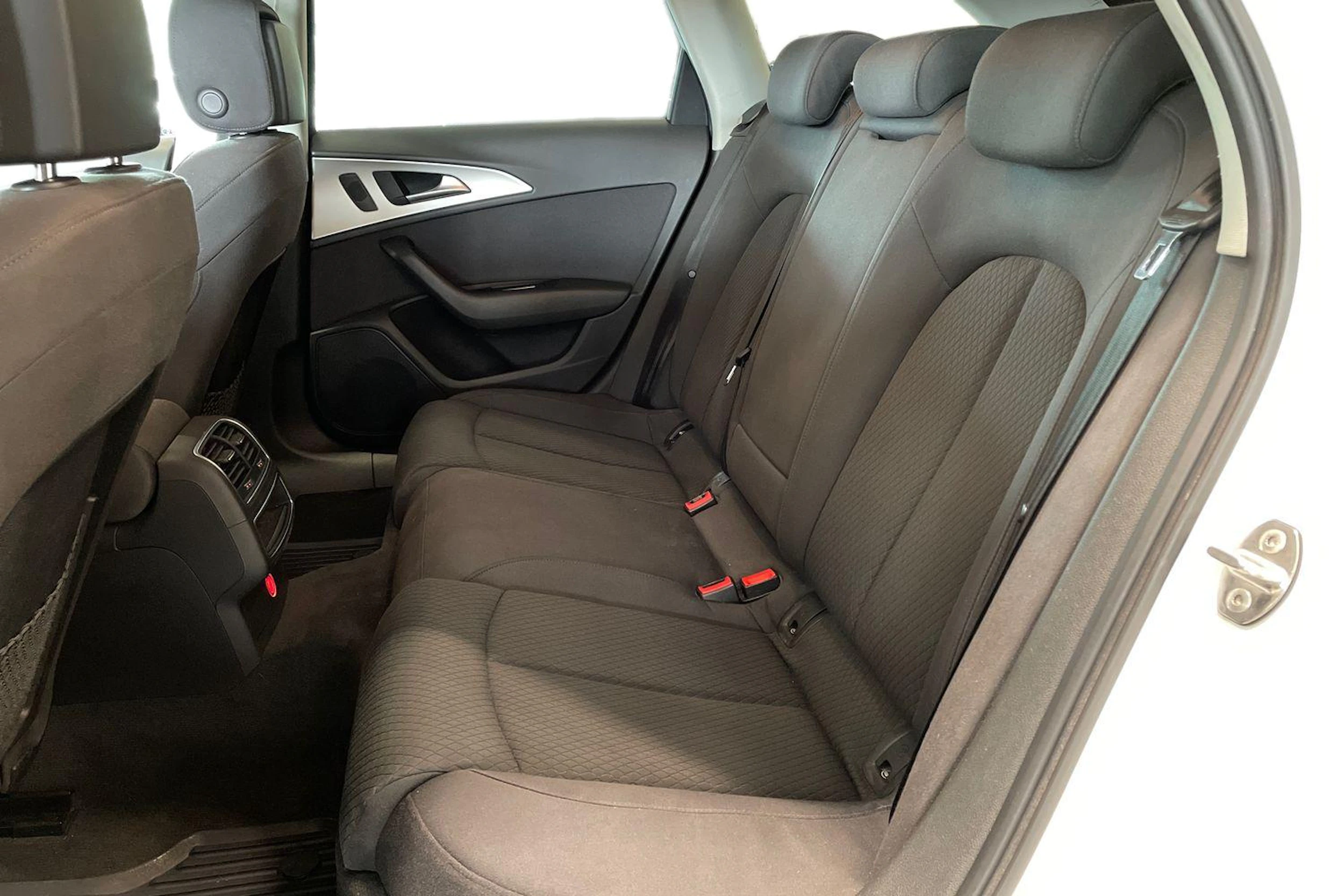 valkoinen Audi A6 2015 kuva 8.