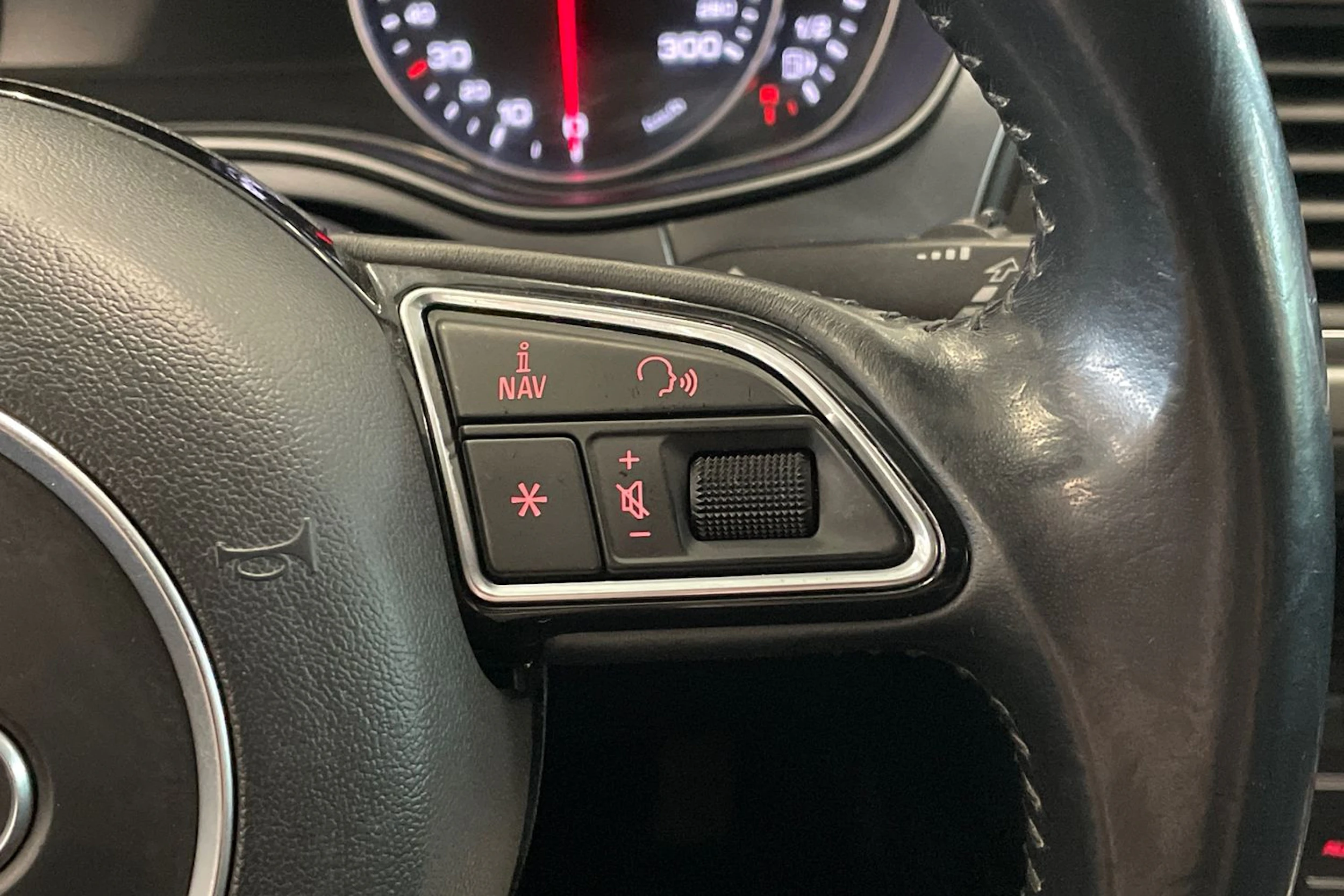 valkoinen Audi A6 2015 kuva 14.