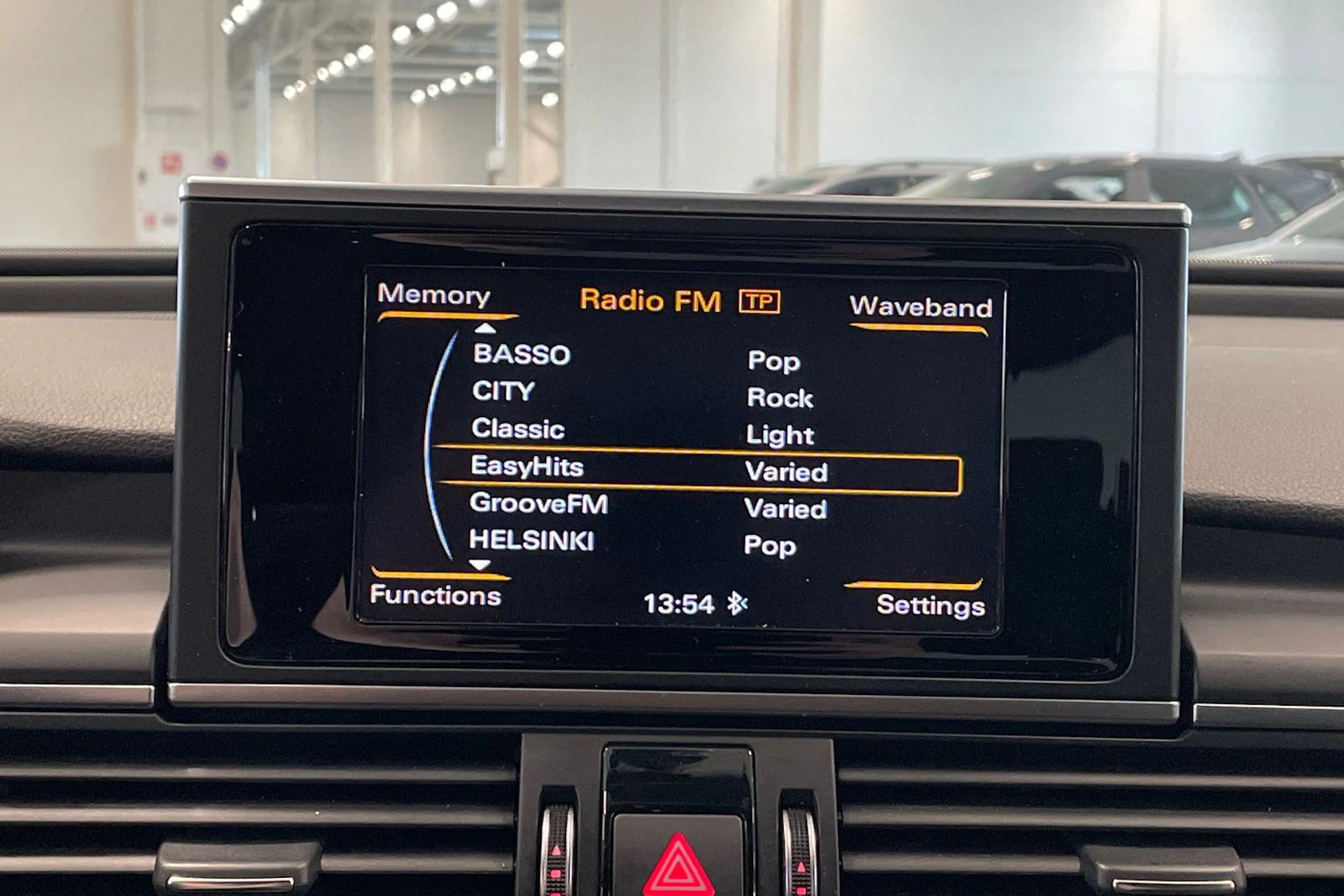 valkoinen Audi A6 2015 kuva 17.